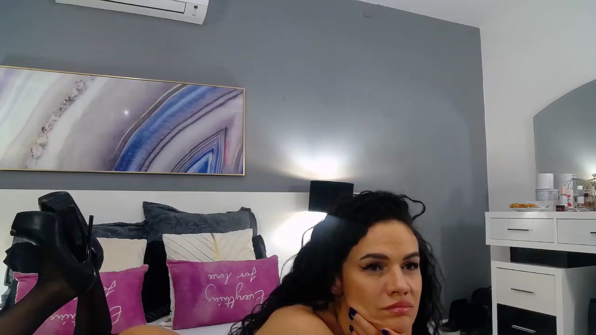 Gallery image thumbnail from Sophiejoulia's myfreecams stream on, 01/07/2024, 18:15 image 3 of 20