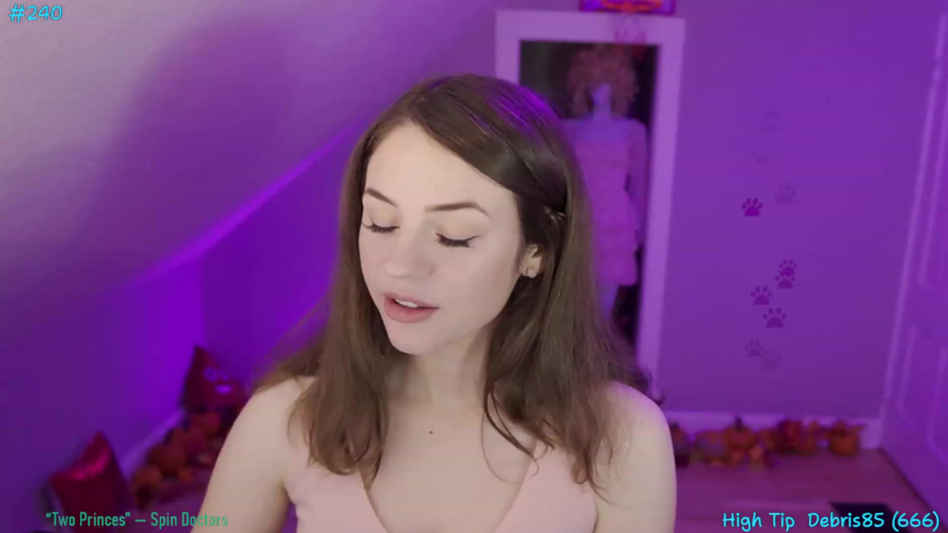 Gallery image thumbnail from SophiesBobs's myfreecams stream on, 11/06/2023, 07:52 image 1 of 20