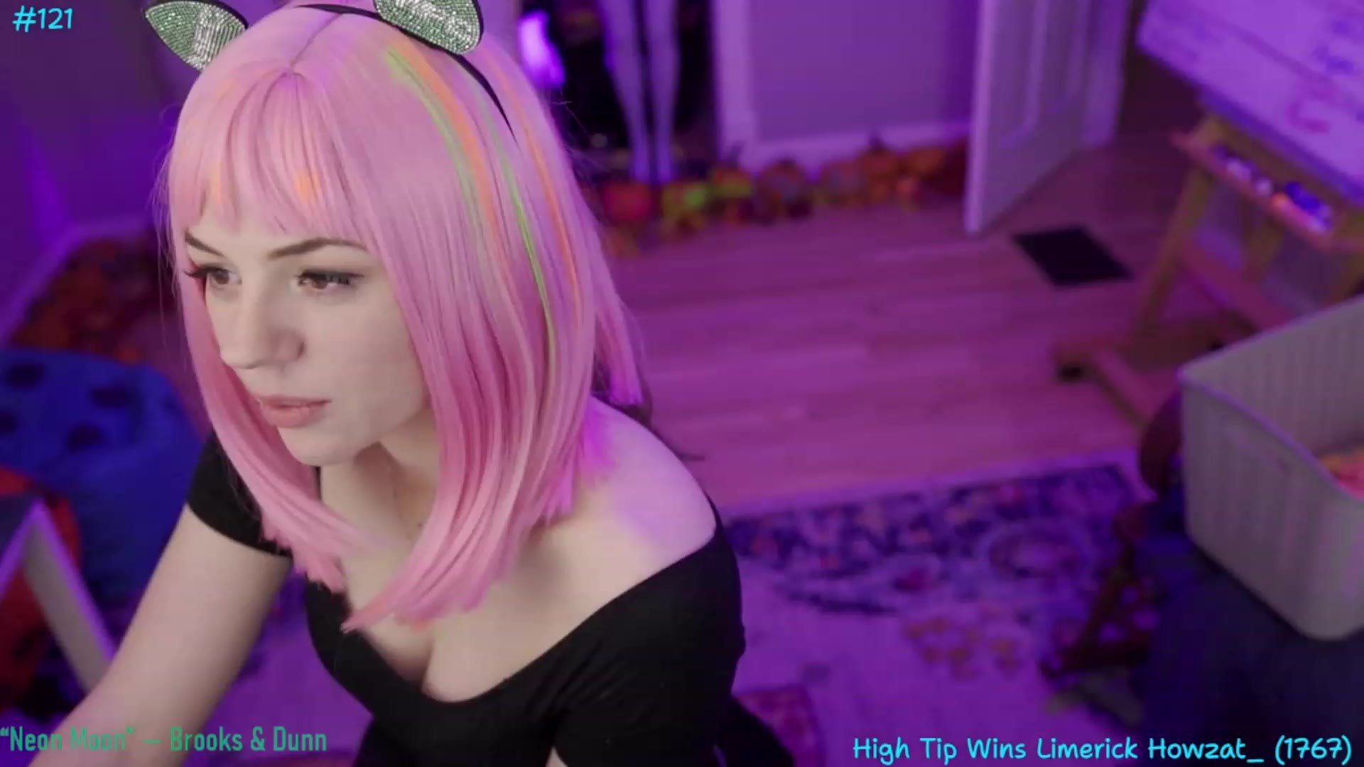 Gallery image thumbnail from SophiesBobs's myfreecams stream on, 11/25/2023, 09:23 image 17 of 20