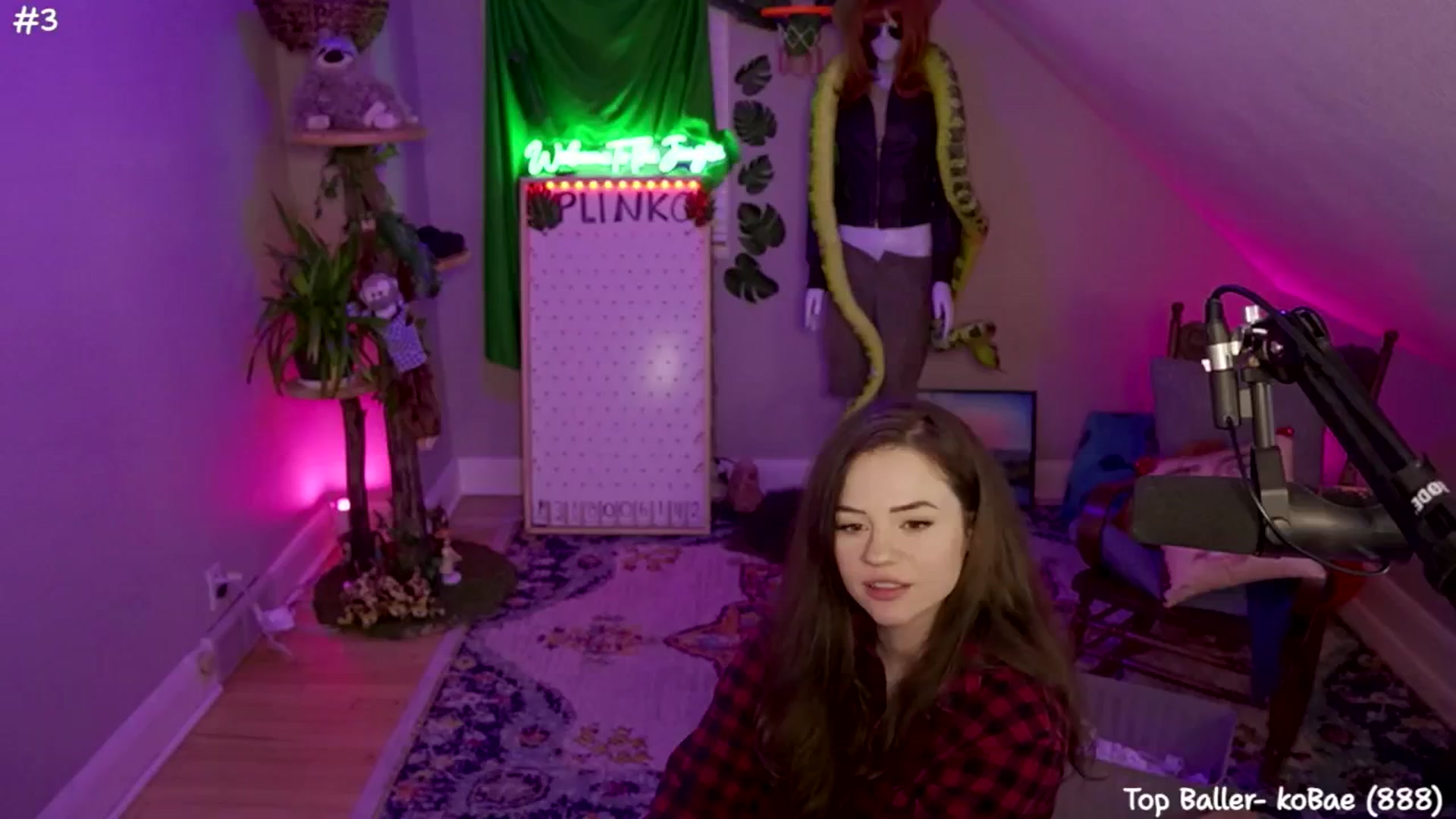 Gallery image thumbnail from SophiesJungle's myfreecams stream on, 07/15/2024, 09:17 image 15 of 20