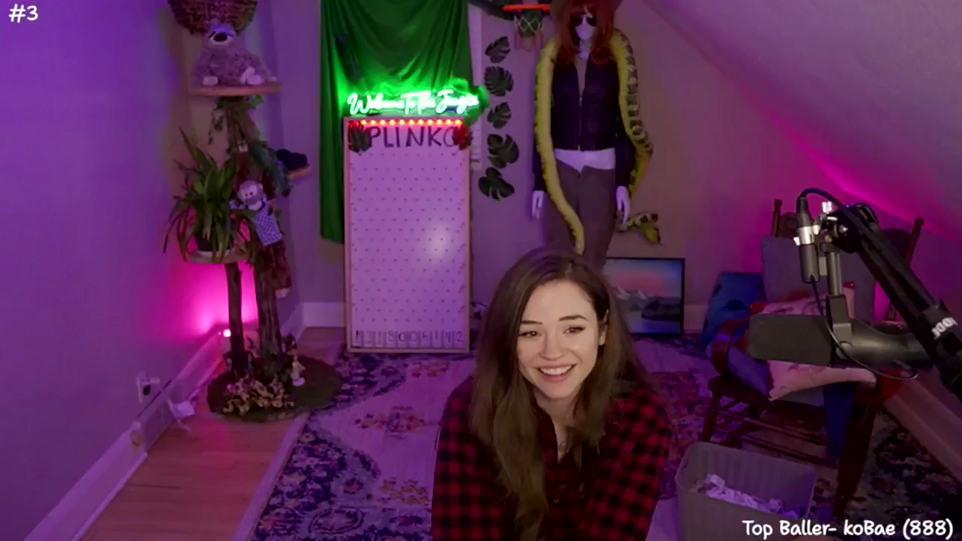Gallery image thumbnail from SophiesJungle's myfreecams stream on, 07/15/2024, 09:17 image 10 of 20