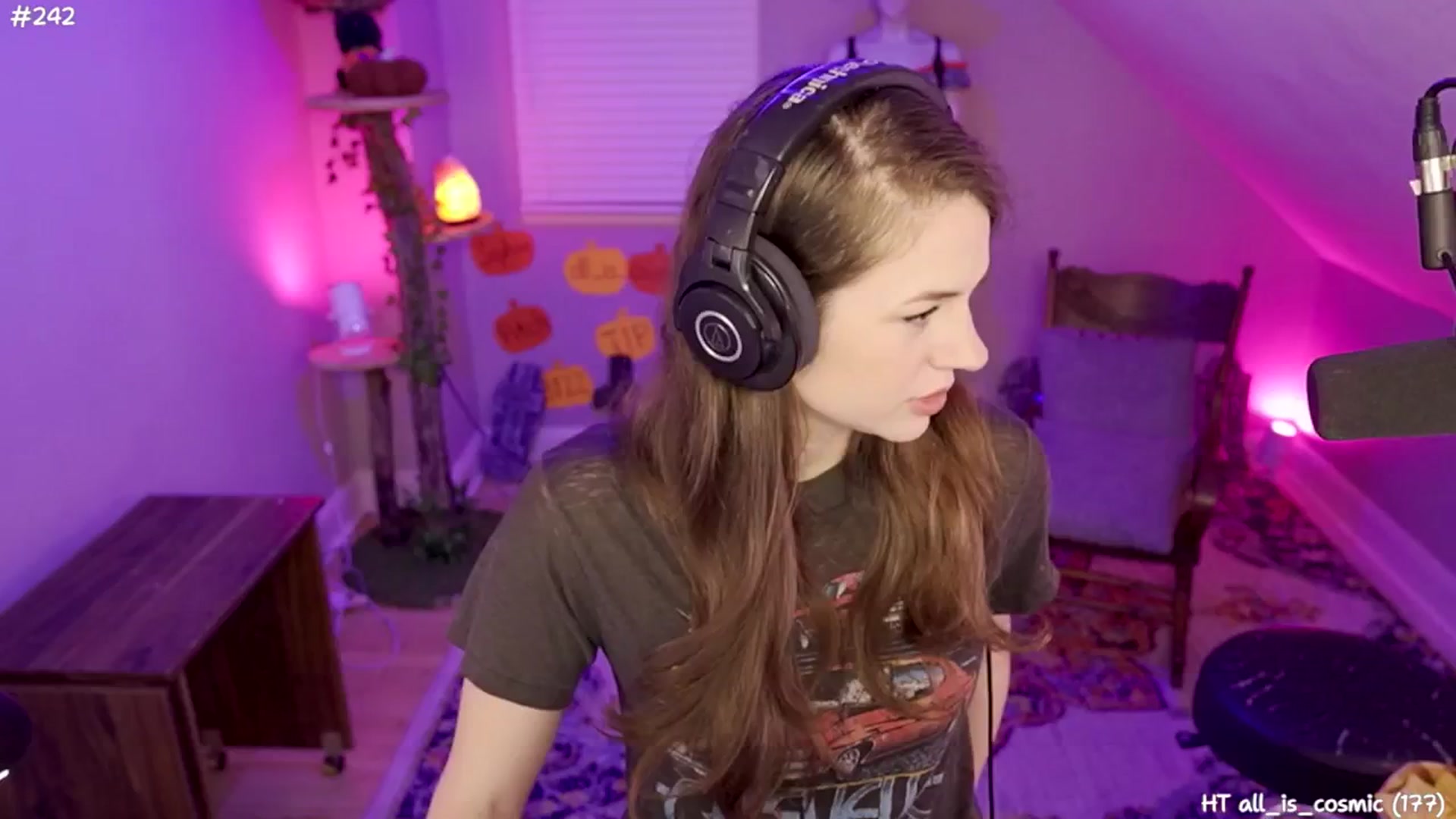 Gallery image thumbnail from SophiesJungle's myfreecams stream on, 10/15/2024, 03:33 image 6 of 20