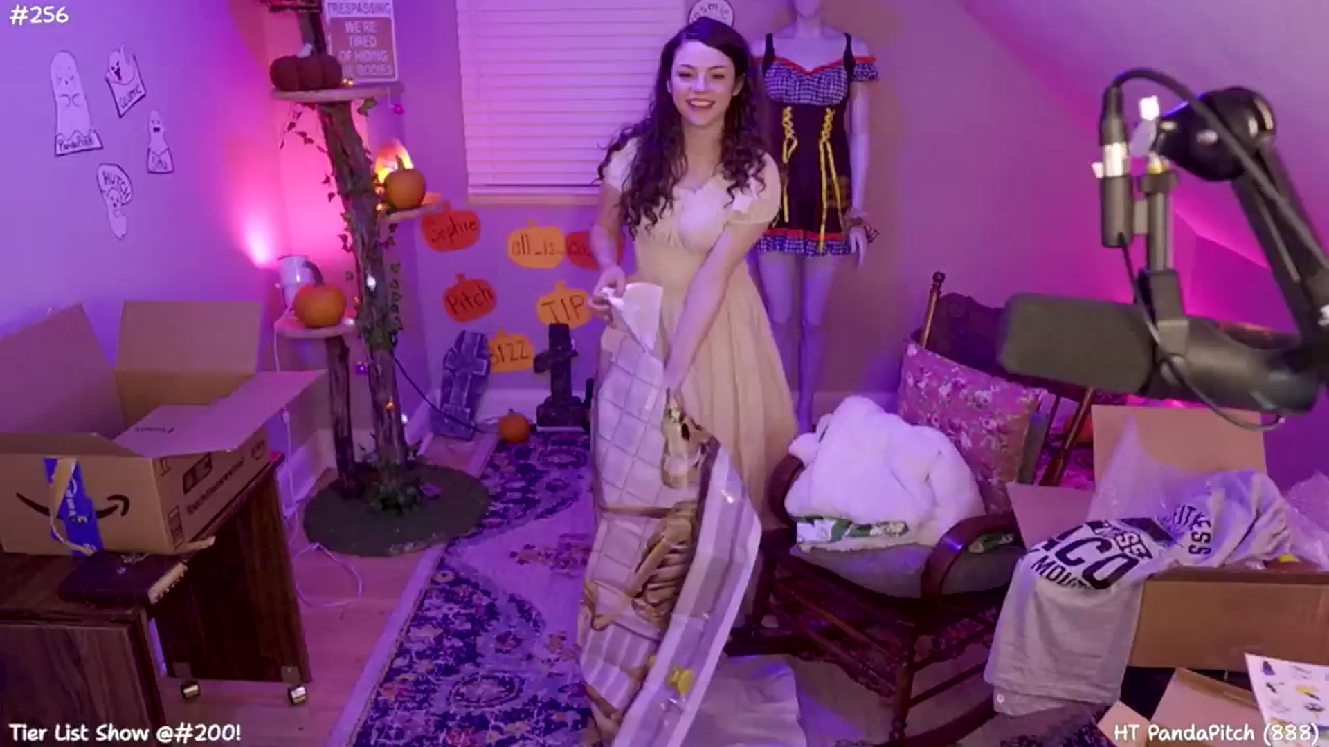 Gallery image thumbnail from SophiesJungle's myfreecams stream on, 10/18/2024, 08:30 image 6 of 20