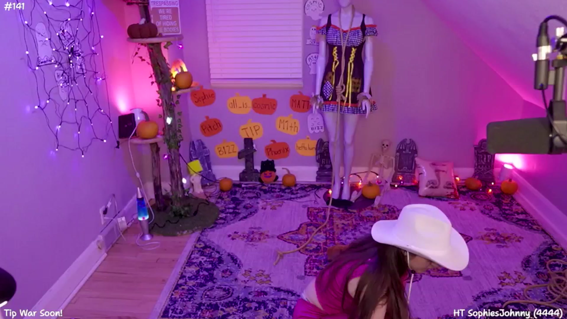 Gallery image thumbnail from SophiesJungle's myfreecams stream on, 10/20/2024, 07:58 image 10 of 20