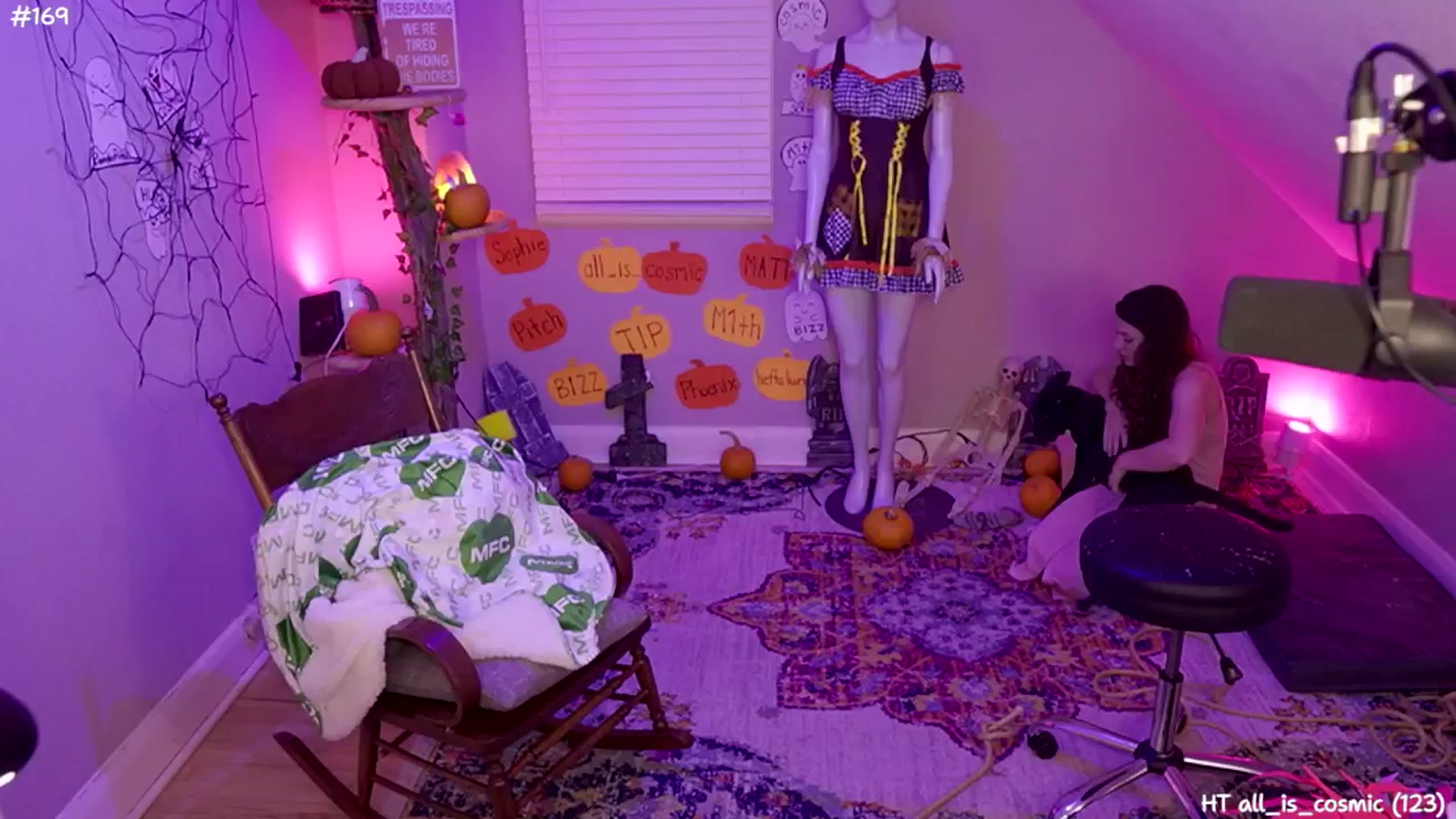 Gallery image thumbnail from SophiesJungle's myfreecams stream on, 10/24/2024, 06:48 image 15 of 20
