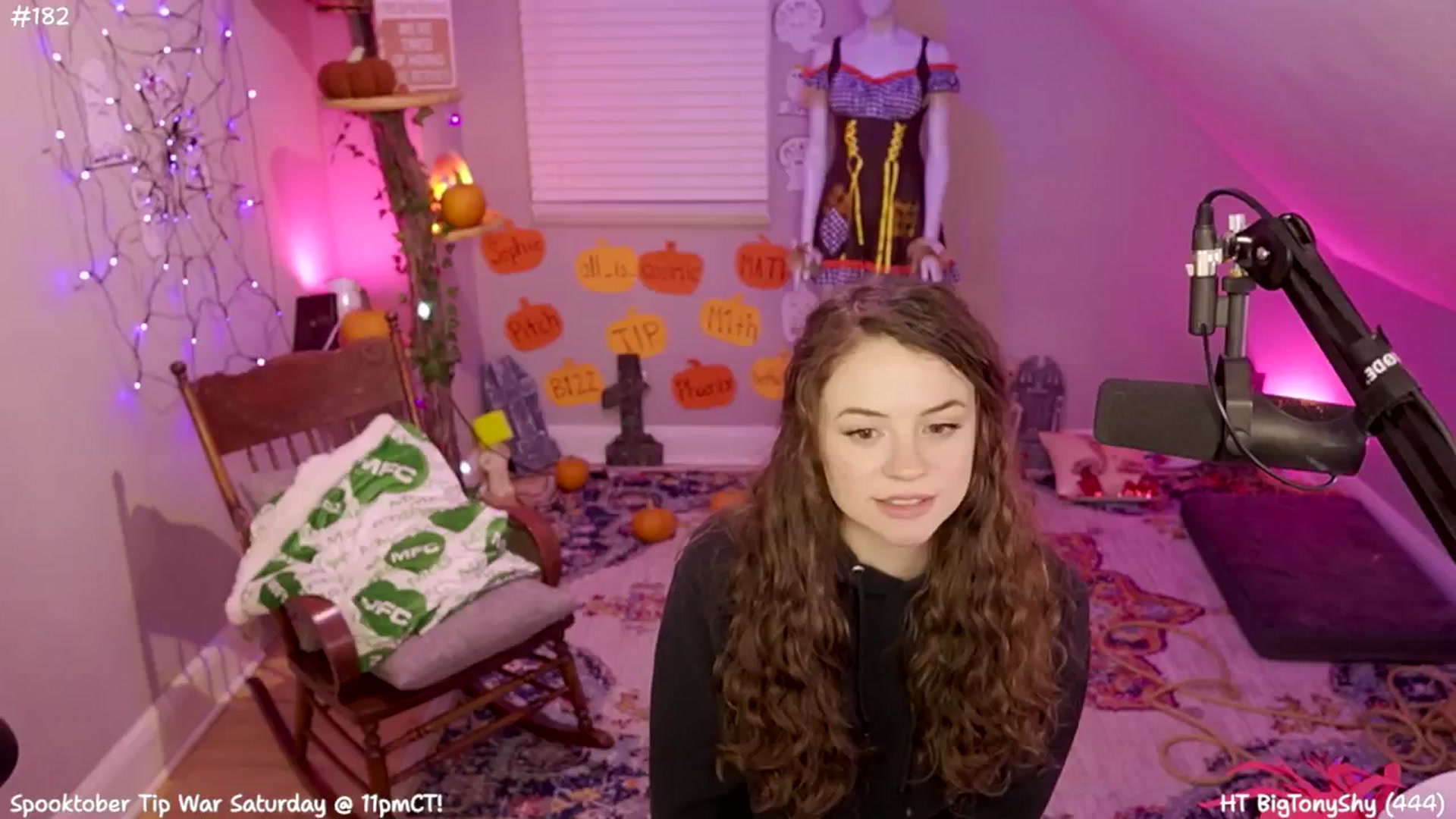 Gallery image thumbnail from SophiesJungle's myfreecams stream on, 10/25/2024, 08:11 image 16 of 20