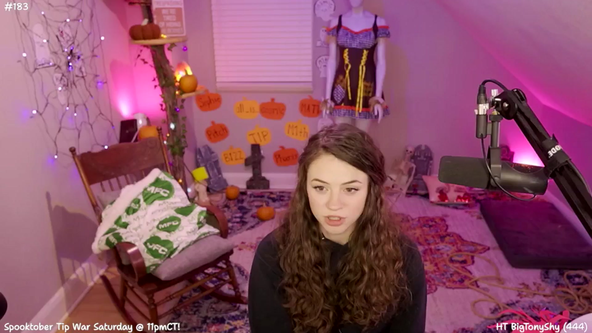 Gallery image thumbnail from SophiesJungle's myfreecams stream on, 10/25/2024, 08:11 image 12 of 20