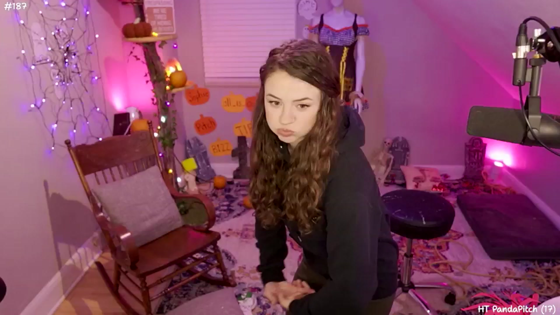 Gallery image thumbnail from SophiesJungle's myfreecams stream on, 10/25/2024, 08:11 image 2 of 20