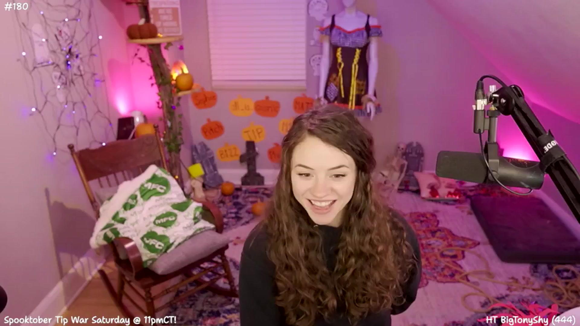Gallery image thumbnail from SophiesJungle's myfreecams stream on, 10/25/2024, 08:11 image 19 of 20