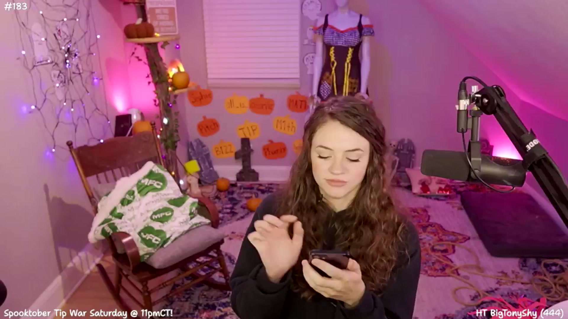 Gallery image thumbnail from SophiesJungle's myfreecams stream on, 10/25/2024, 08:11 image 10 of 20
