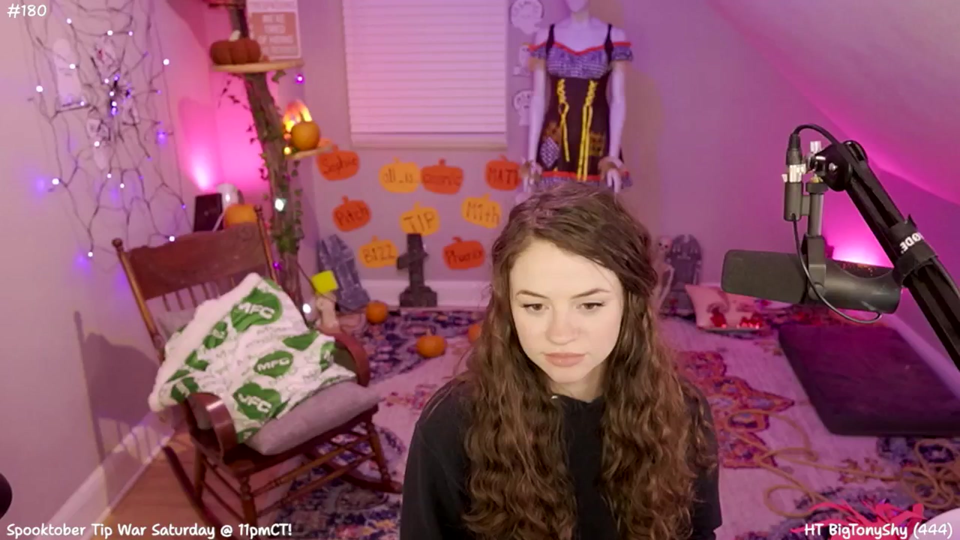 Gallery image thumbnail from SophiesJungle's myfreecams stream on, 10/25/2024, 08:11 image 18 of 20