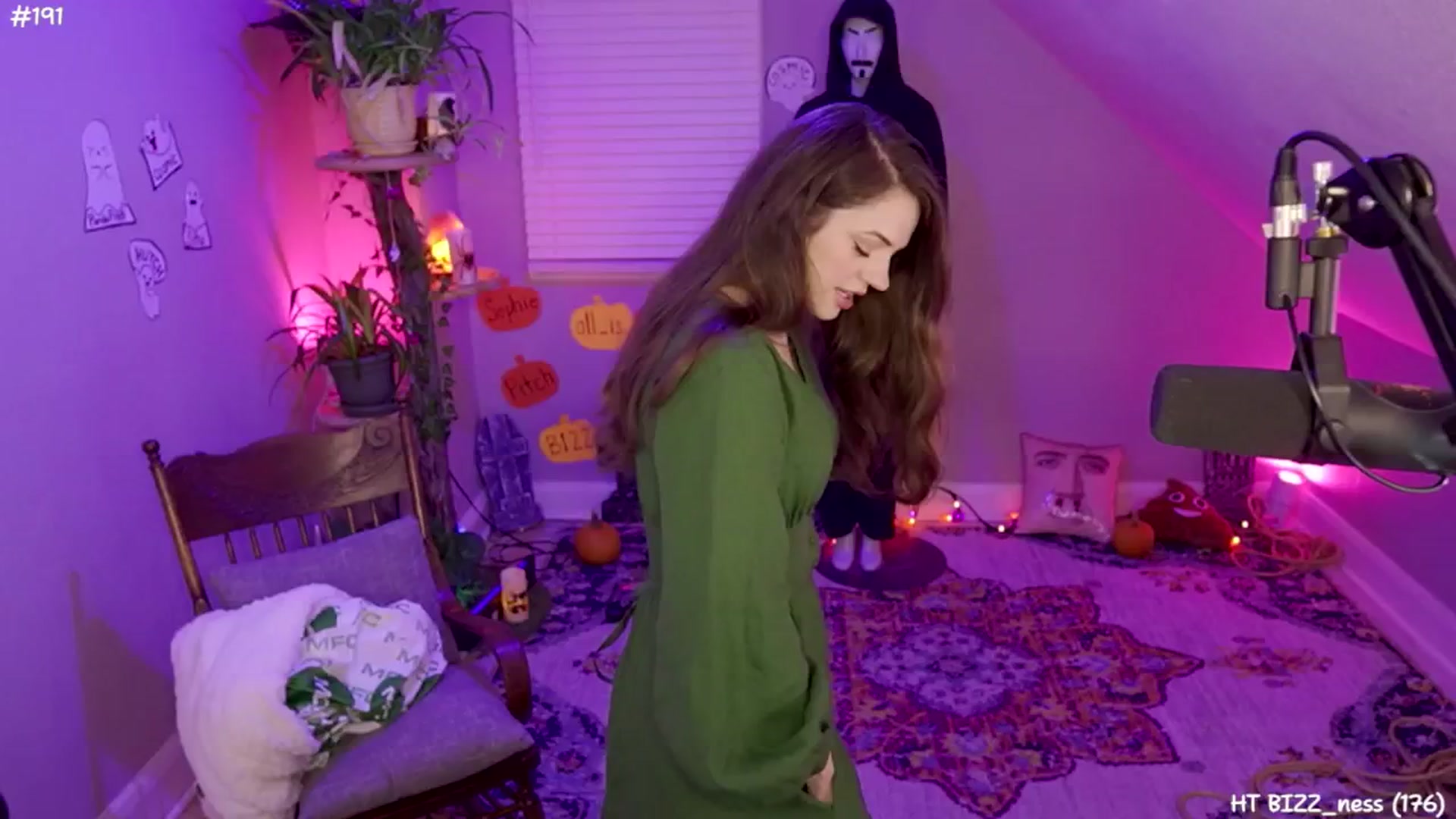 Gallery image thumbnail from SophiesJungle's myfreecams stream on, 10/30/2024, 05:01 image 8 of 20