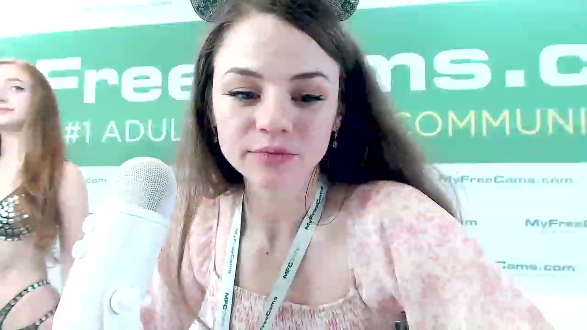 Gallery image thumbnail from SophiesPalace's myfreecams stream on, 01/06/2023, 04:04 image 13 of 20