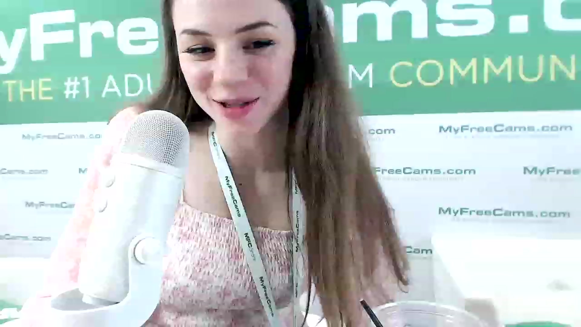 Gallery image thumbnail from SophiesPalace's myfreecams stream on, 01/06/2023, 04:04 image 16 of 20