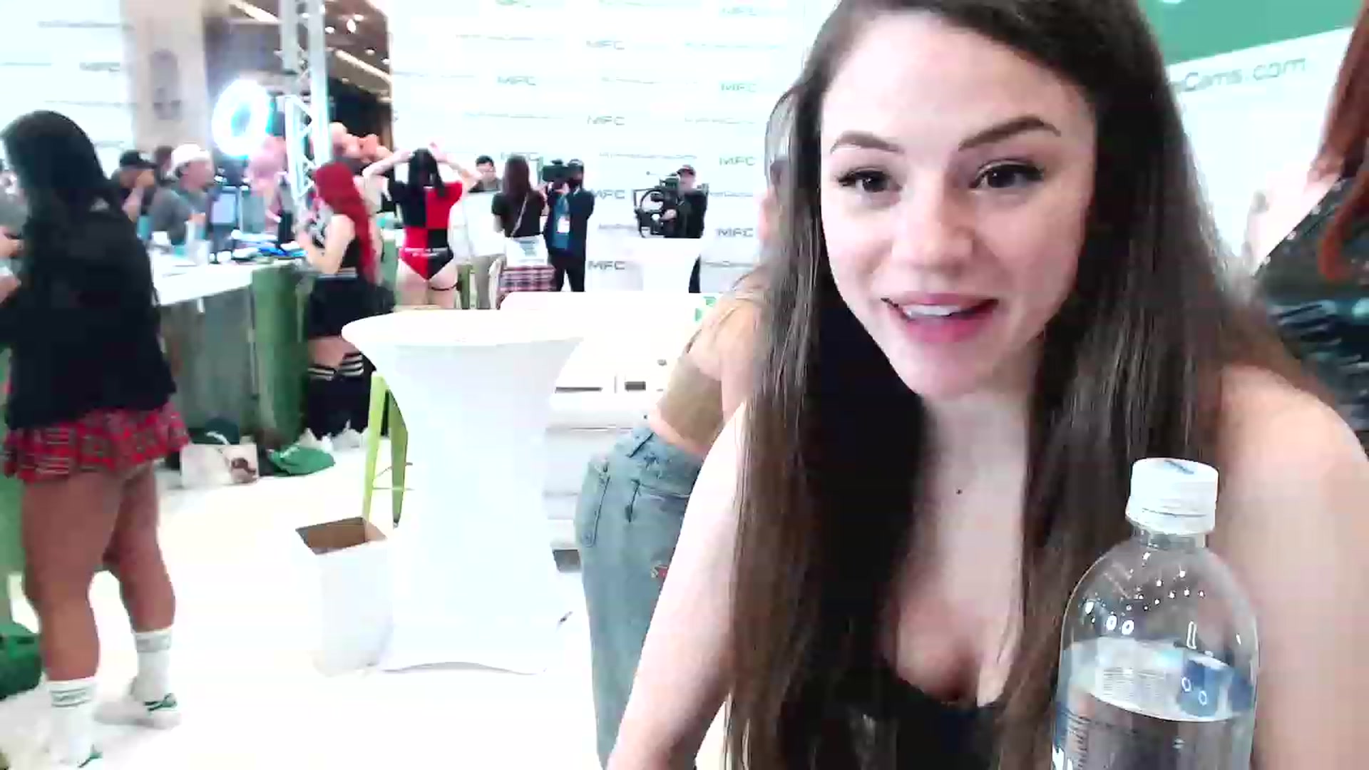 Gallery image thumbnail from SophiesPalace's myfreecams stream on, 01/08/2023, 24:03 image 11 of 20
