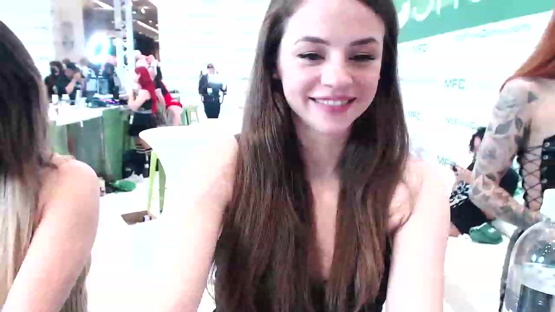 Gallery image thumbnail from SophiesPalace's myfreecams stream on, 01/08/2023, 24:03 image 12 of 20