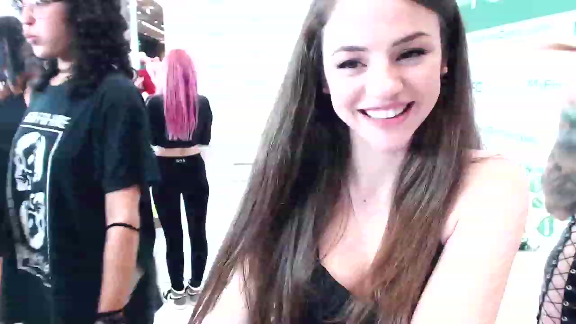 Gallery image thumbnail from SophiesPalace's myfreecams stream on, 01/08/2023, 24:03 image 10 of 20