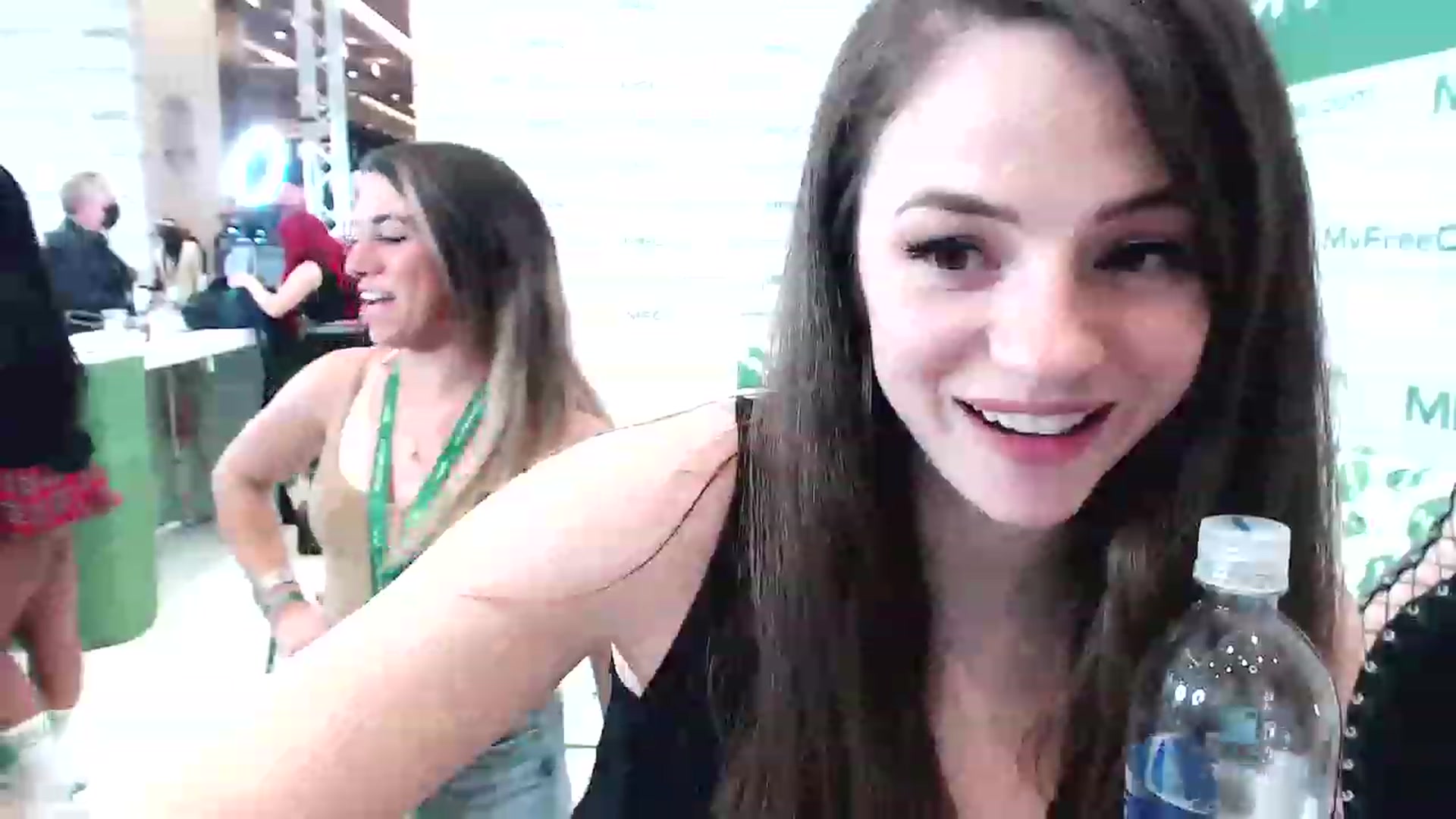 Gallery image thumbnail from SophiesPalace's myfreecams stream on, 01/08/2023, 24:03 image 17 of 20