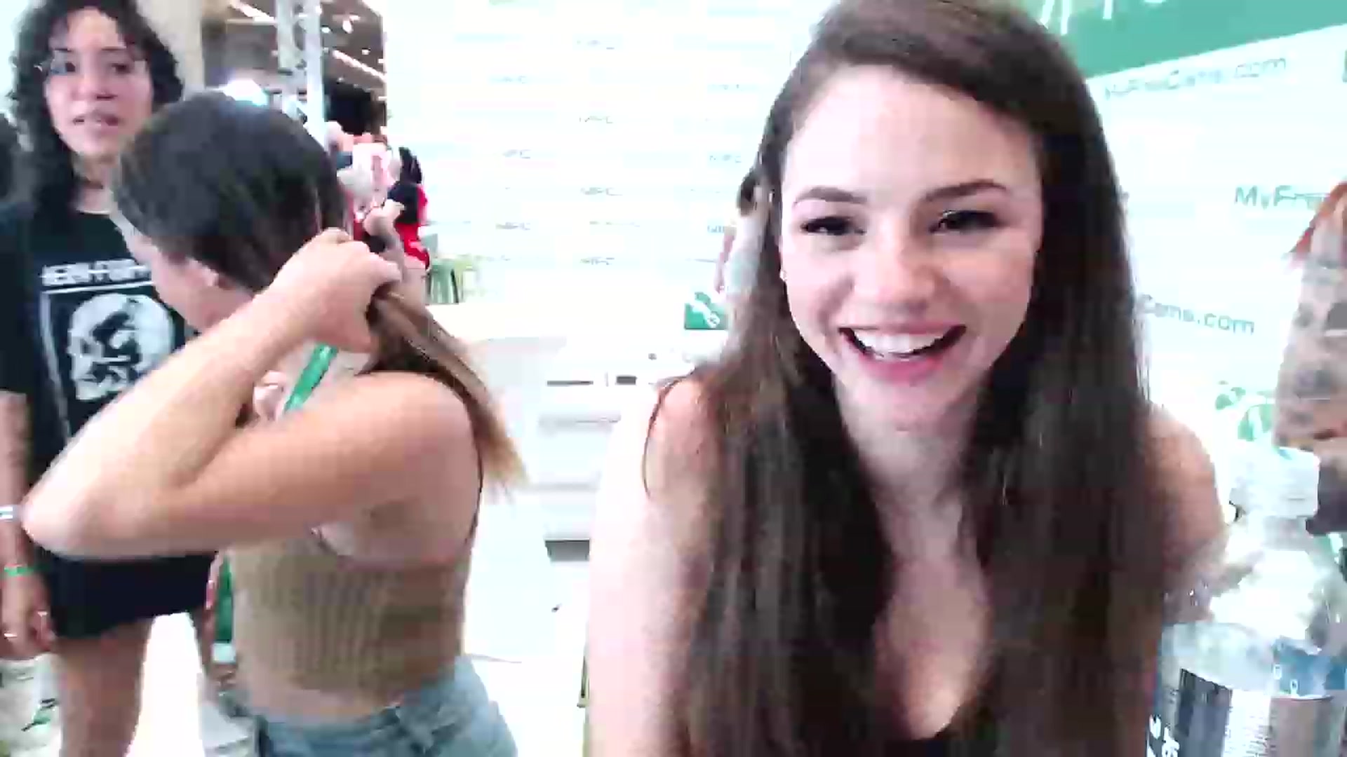 Gallery image thumbnail from SophiesPalace's myfreecams stream on, 01/08/2023, 24:03 image 14 of 20