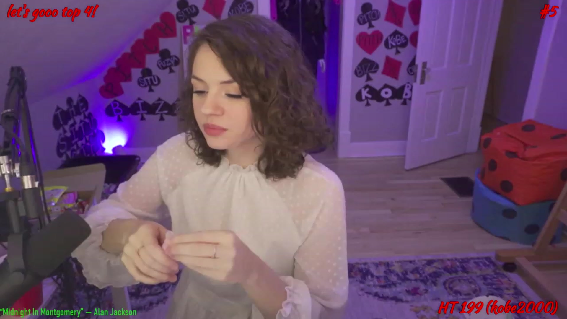 Gallery image thumbnail from SophiesPalace's myfreecams stream on, 01/31/2023, 06:01 image 4 of 20