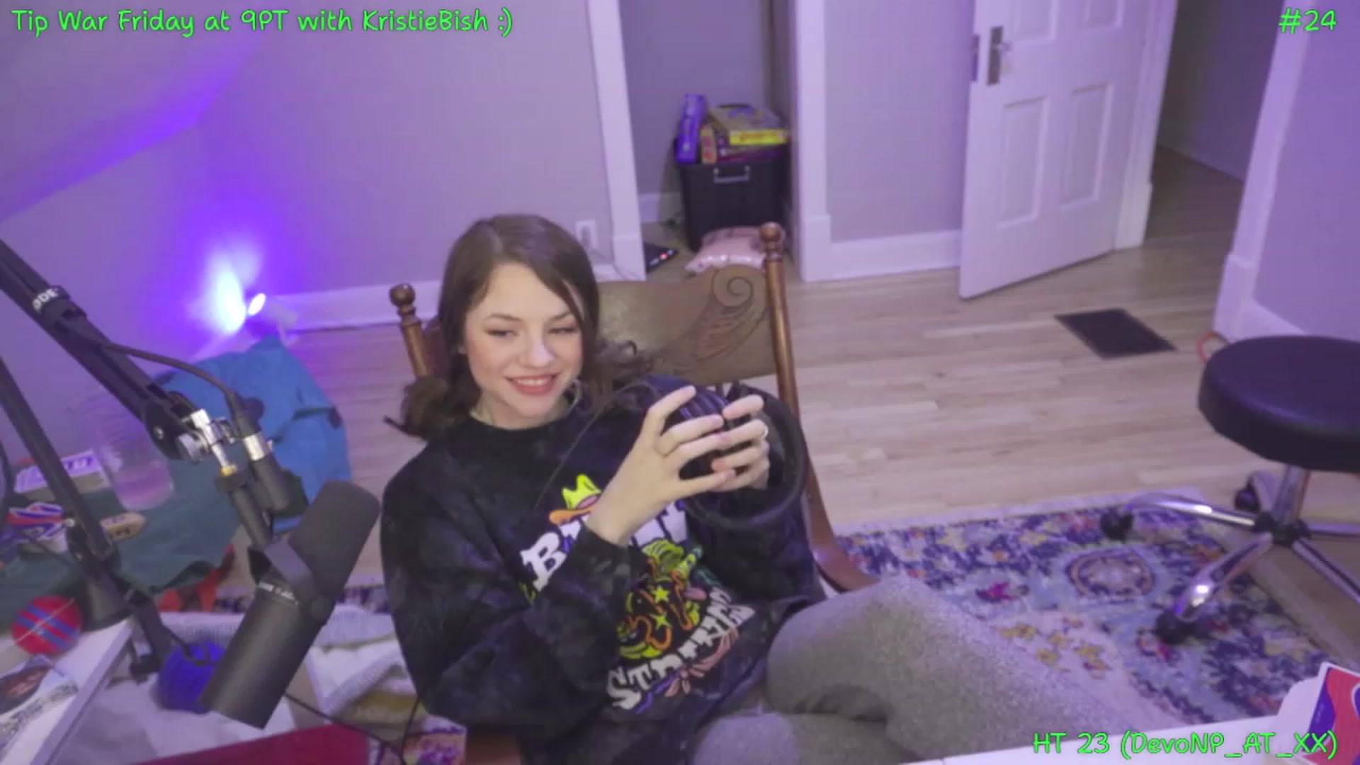 Gallery image thumbnail from SophiesPalace's myfreecams stream on, 03/10/2023, 06:46 image 3 of 20