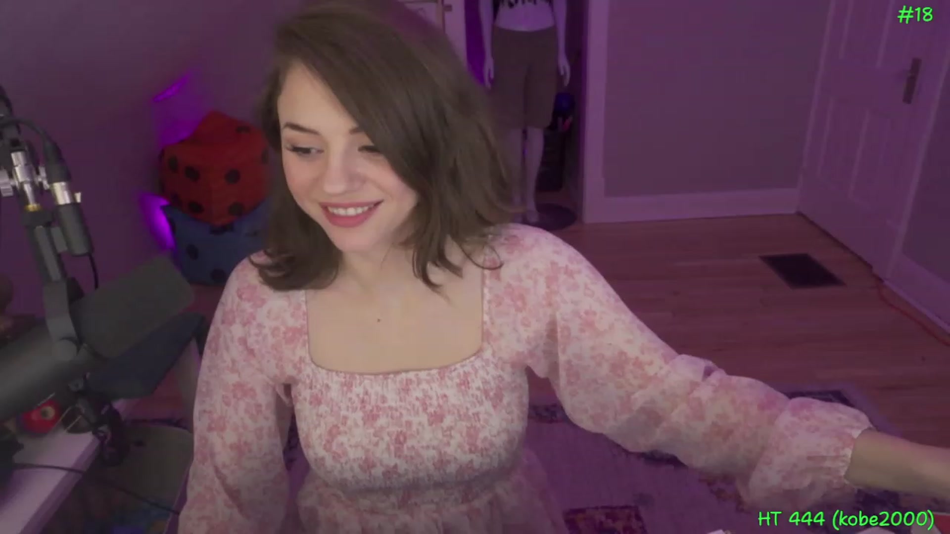 Gallery image thumbnail from SophiesPalace's myfreecams stream on, 03/23/2023, 06:13 image 17 of 20