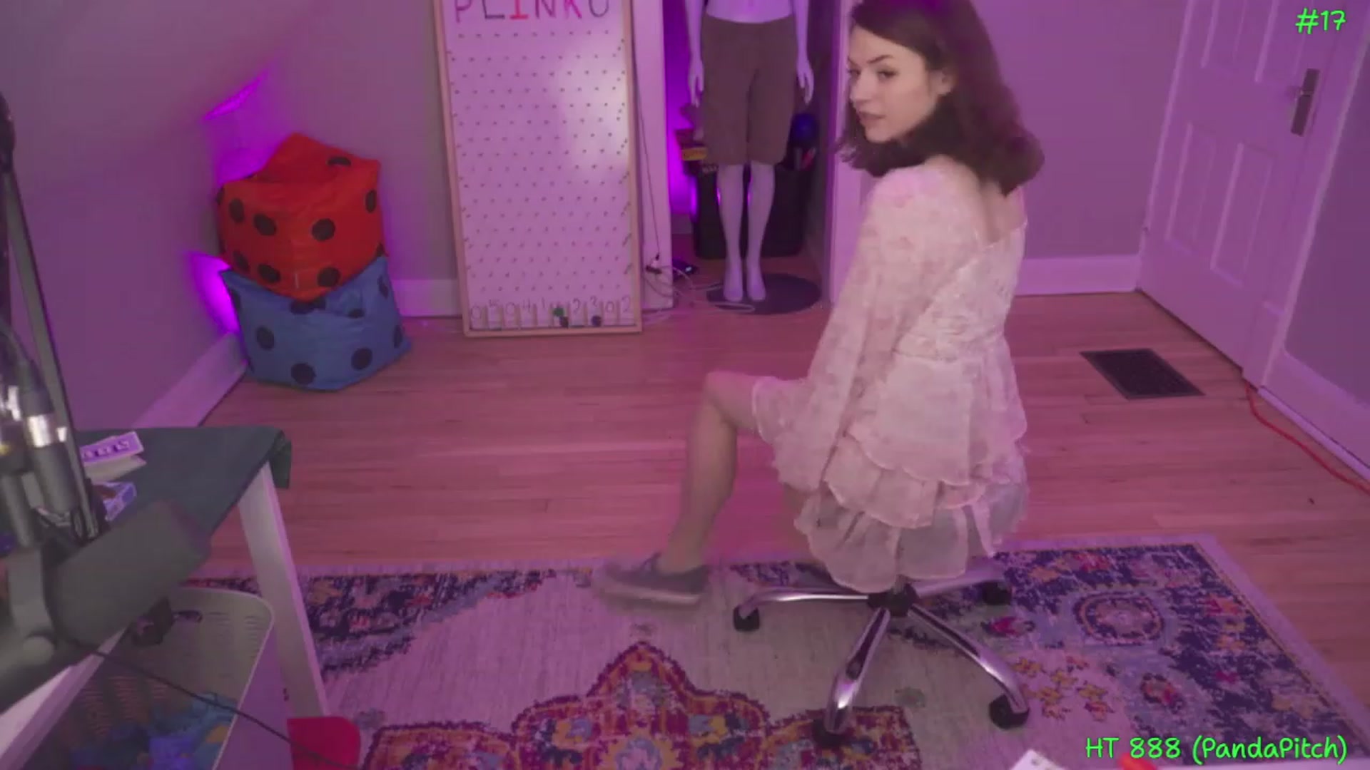 Gallery image thumbnail from SophiesPalace's myfreecams stream on, 03/23/2023, 09:03 image 6 of 20