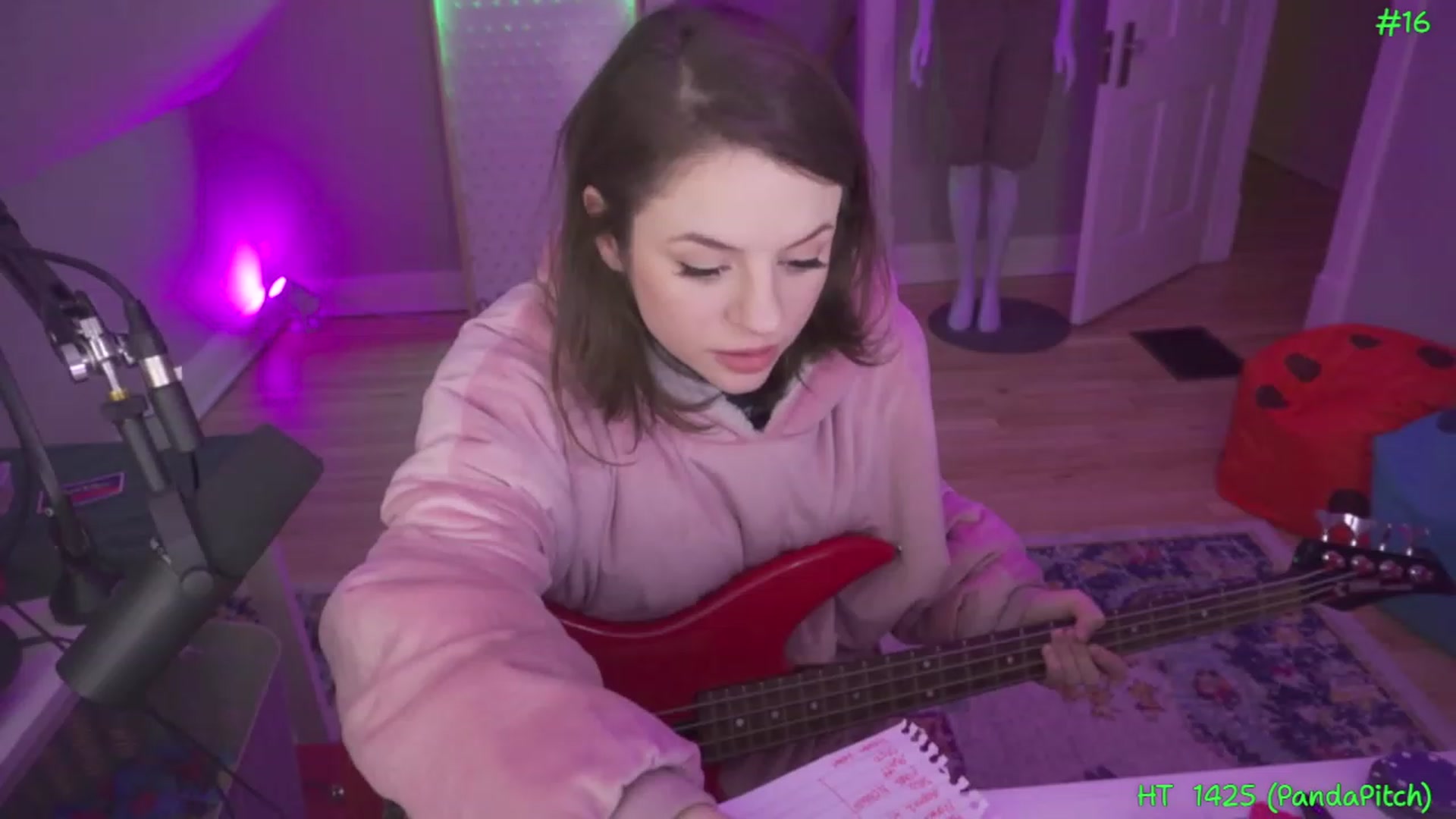 Gallery image thumbnail from SophiesPalace's myfreecams stream on, 03/27/2023, 07:00 image 7 of 20