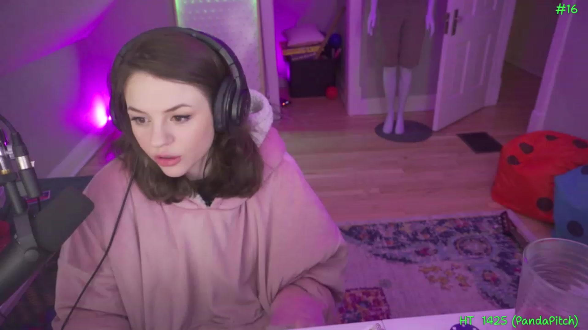 Gallery image thumbnail from SophiesPalace's myfreecams stream on, 03/27/2023, 07:00 image 15 of 20