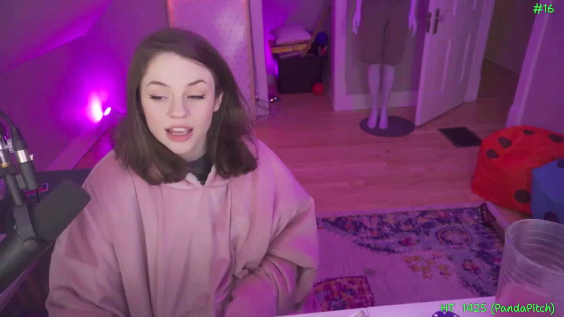 Gallery image thumbnail from SophiesPalace's myfreecams stream on, 03/27/2023, 07:00 image 14 of 20