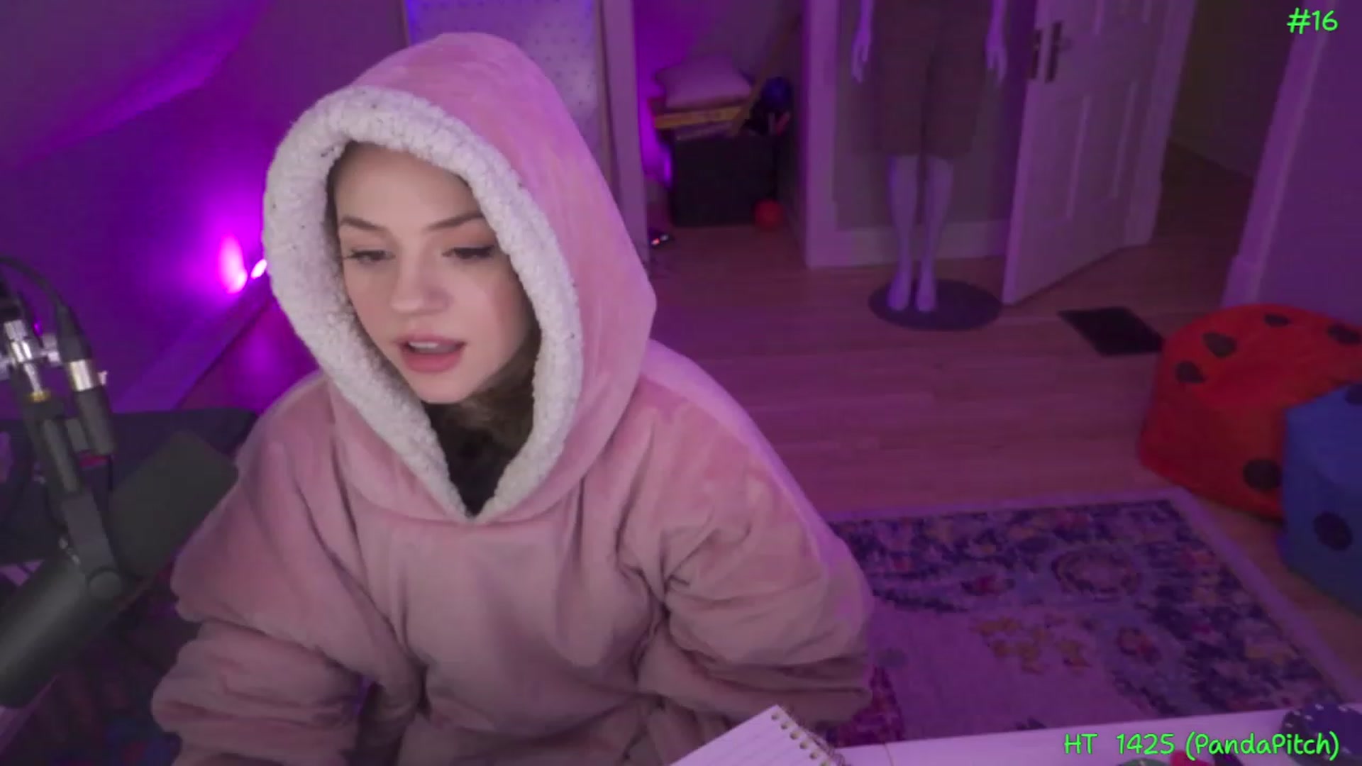 Gallery image thumbnail from SophiesPalace's myfreecams stream on, 03/27/2023, 07:00 image 4 of 20