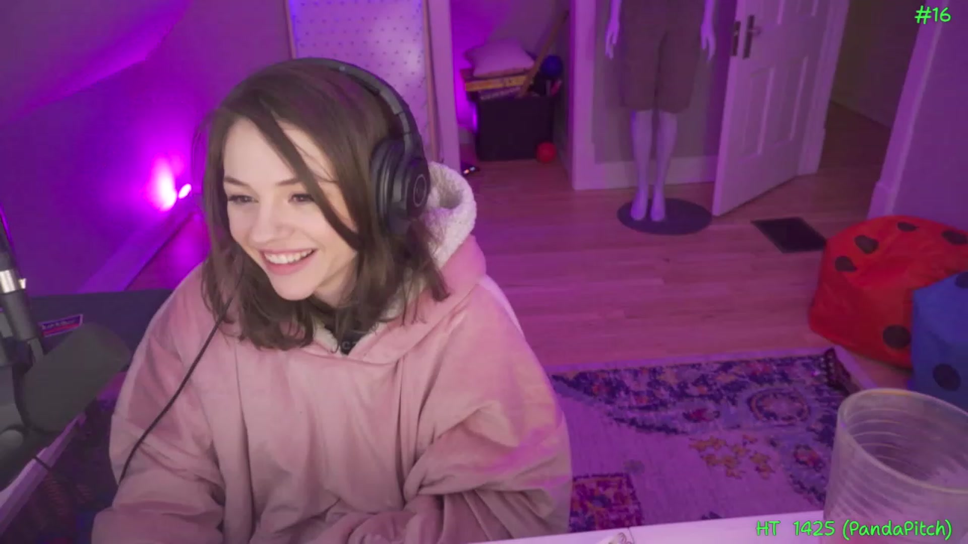 Gallery image thumbnail from SophiesPalace's myfreecams stream on, 03/27/2023, 08:27 image 2 of 20