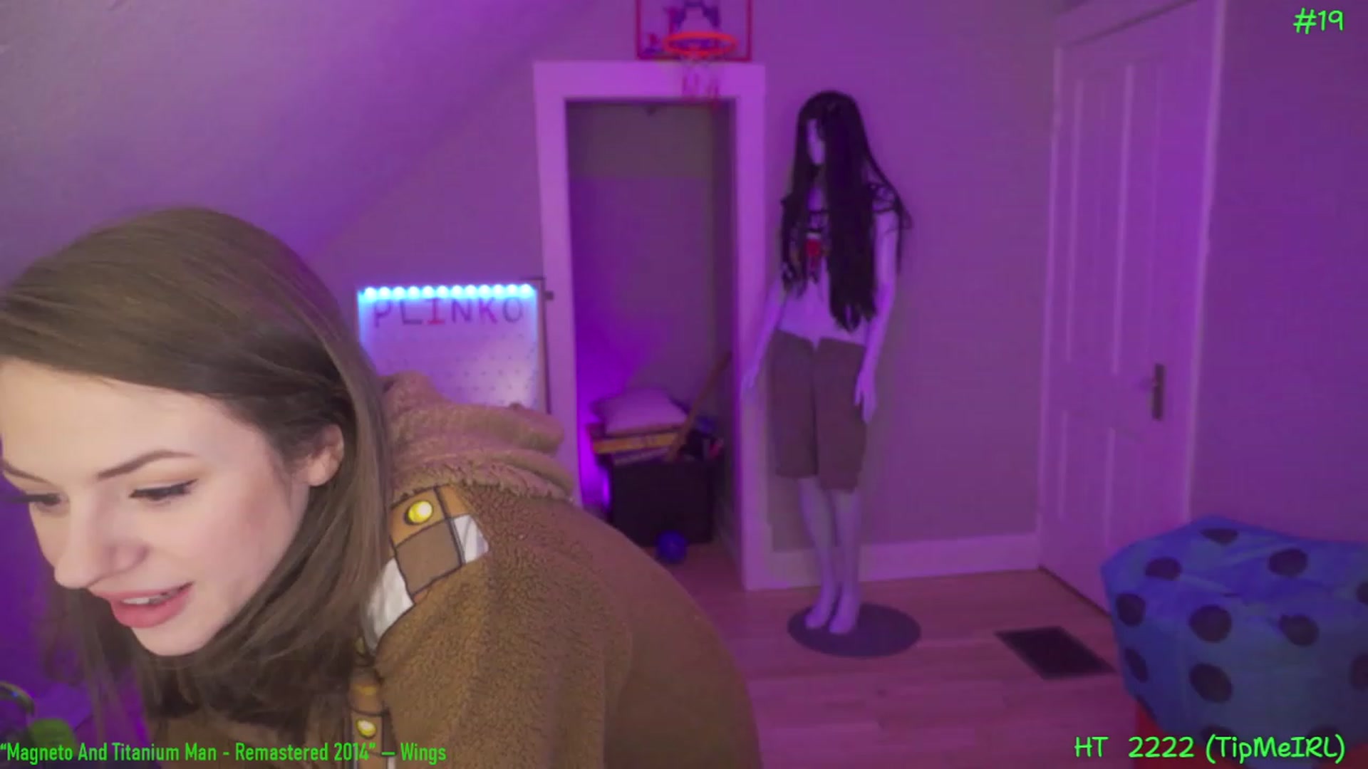 Gallery image thumbnail from SophiesPalace's myfreecams stream on, 03/31/2023, 06:22 image 8 of 20