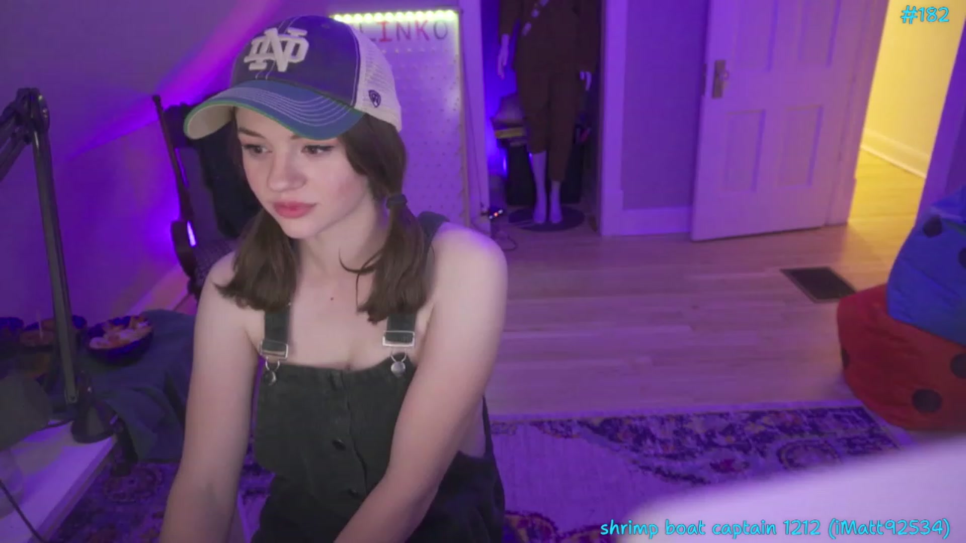 Gallery image thumbnail from SophiesPalace's myfreecams stream on, 05/29/2023, 08:23 image 15 of 20
