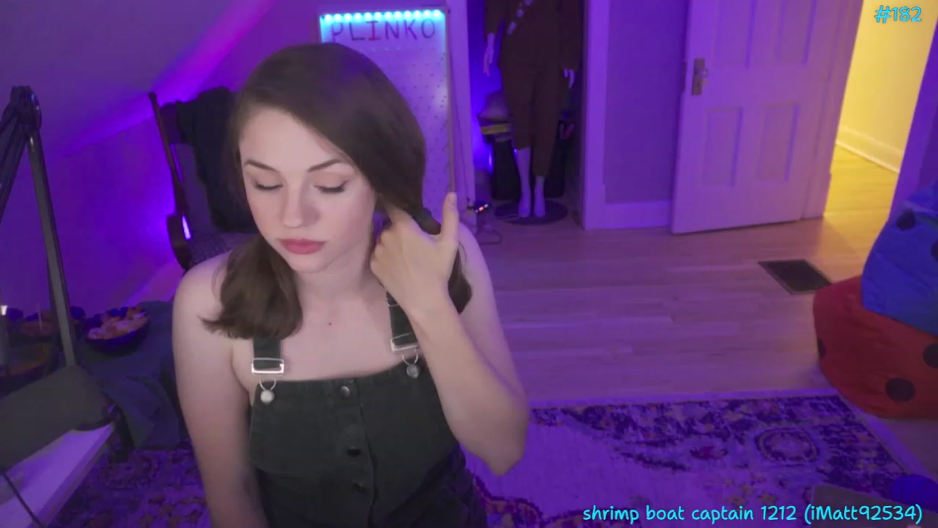 Gallery image thumbnail from SophiesPalace's myfreecams stream on, 05/29/2023, 08:23 image 14 of 20