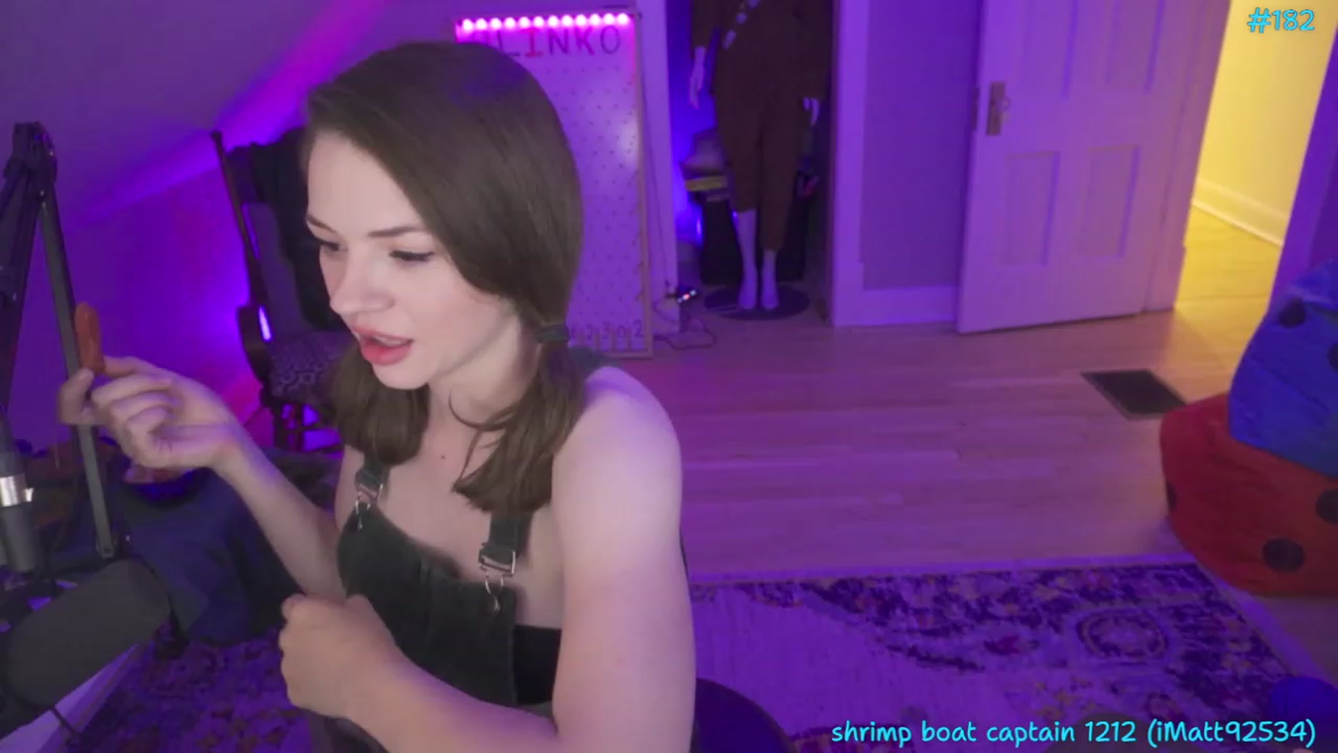 Gallery image thumbnail from SophiesPalace's myfreecams stream on, 05/29/2023, 08:23 image 9 of 20