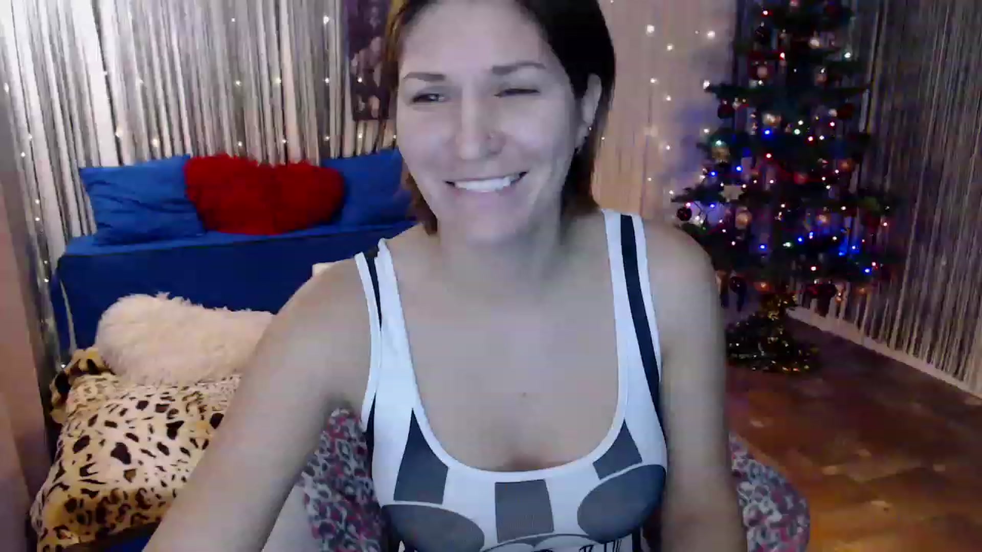 Gallery image thumbnail from Soranaxox's myfreecams stream on, 12/10/2022, 01:39 image 2 of 20