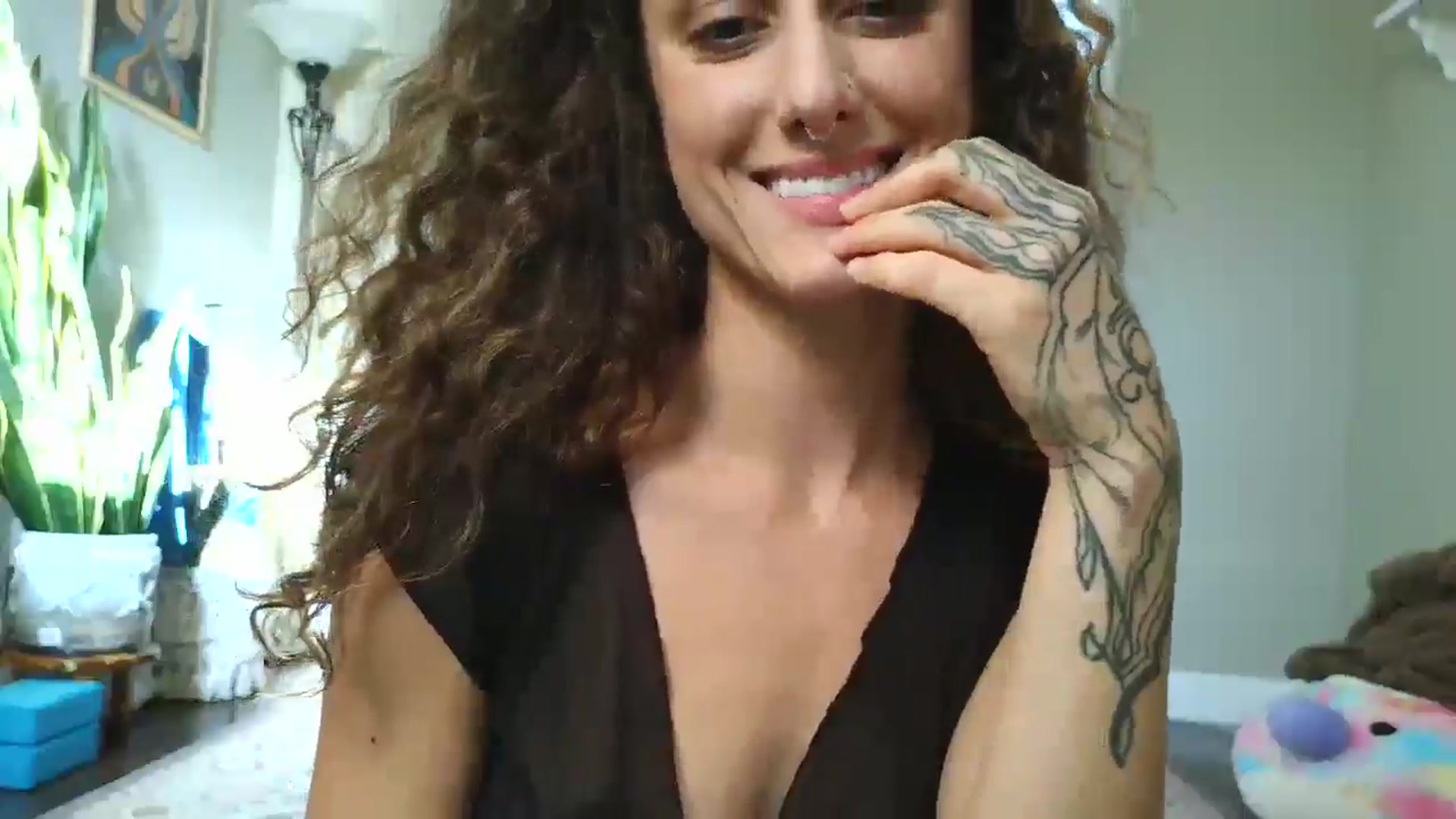 Gallery image thumbnail from Soraya888's myfreecams stream on, 03/24/2025, 24:39 image 14 of 20