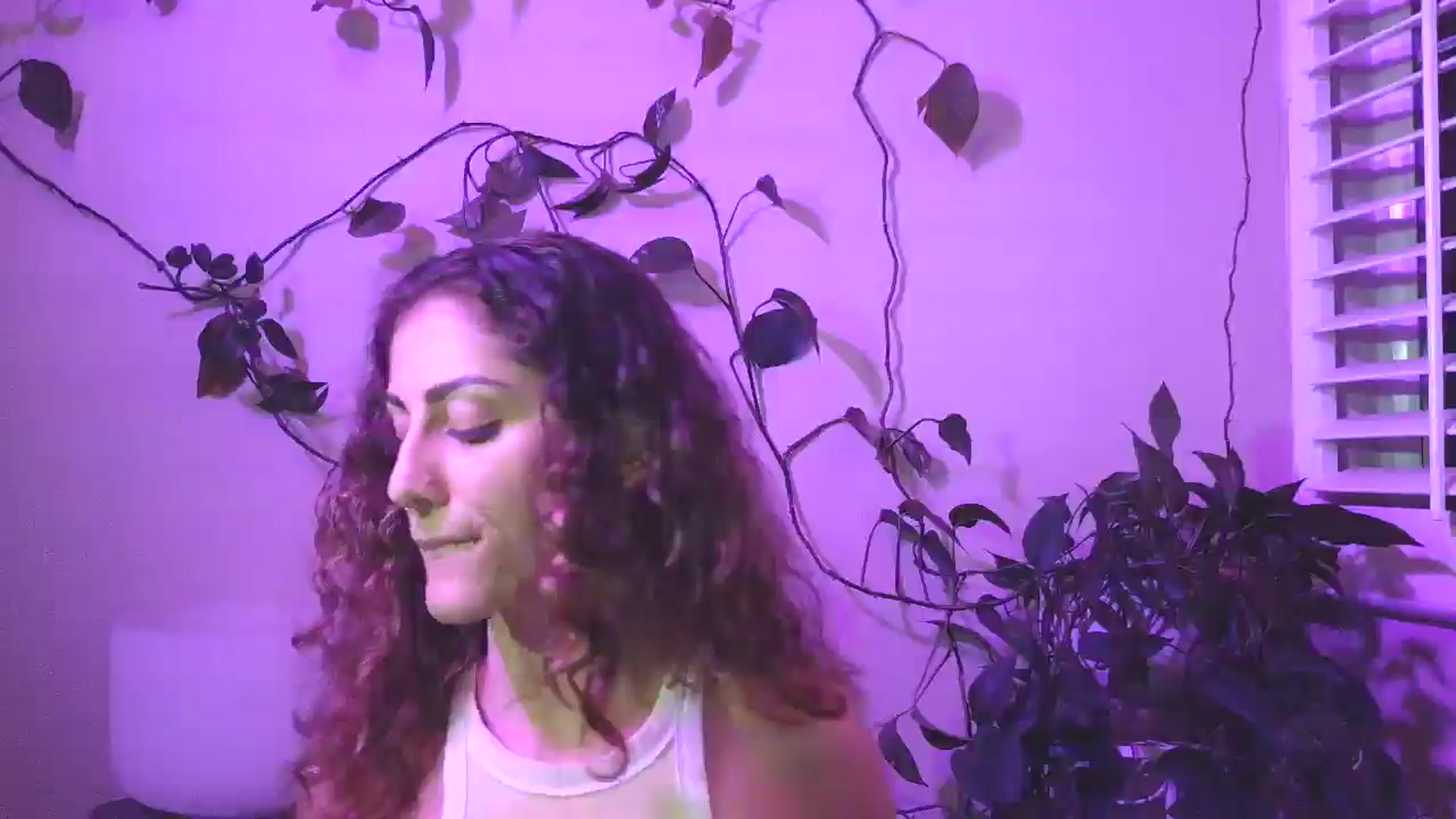 Gallery image thumbnail from Soraya888's myfreecams stream on, 03/28/2025, 05:20 image 19 of 20