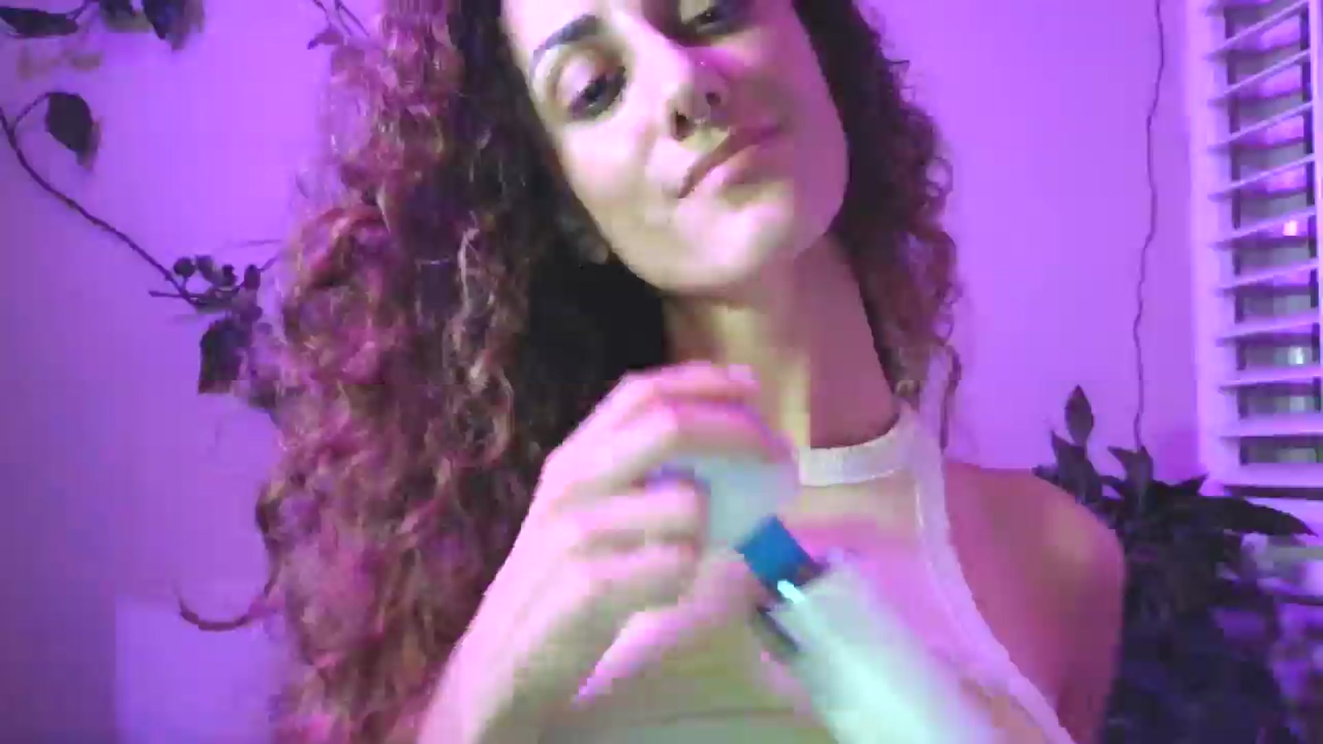 Gallery image thumbnail from Soraya888's myfreecams stream on, 03/28/2025, 05:20 image 14 of 20