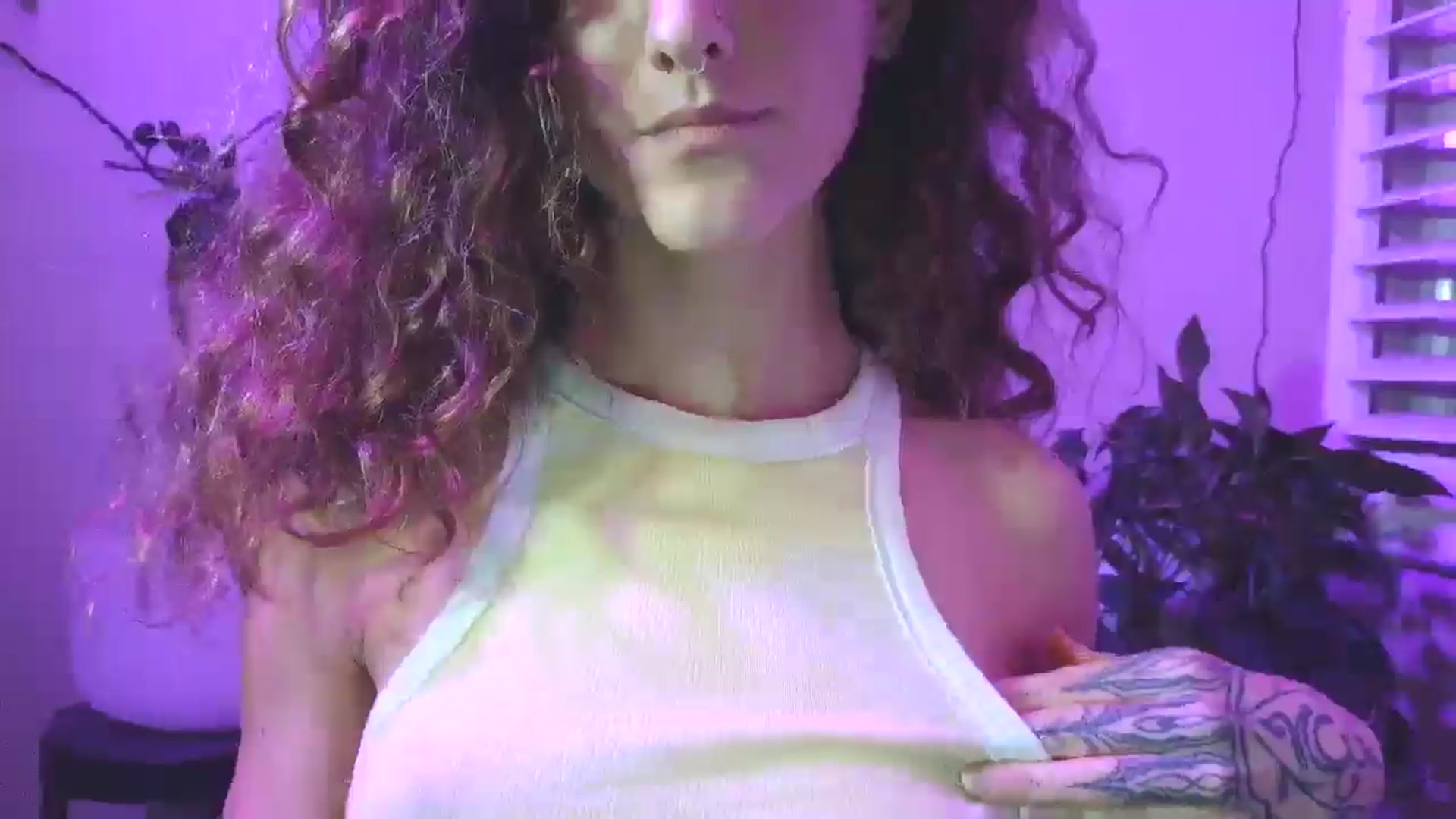 Gallery image thumbnail from Soraya888's myfreecams stream on, 03/28/2025, 05:36 image 10 of 20