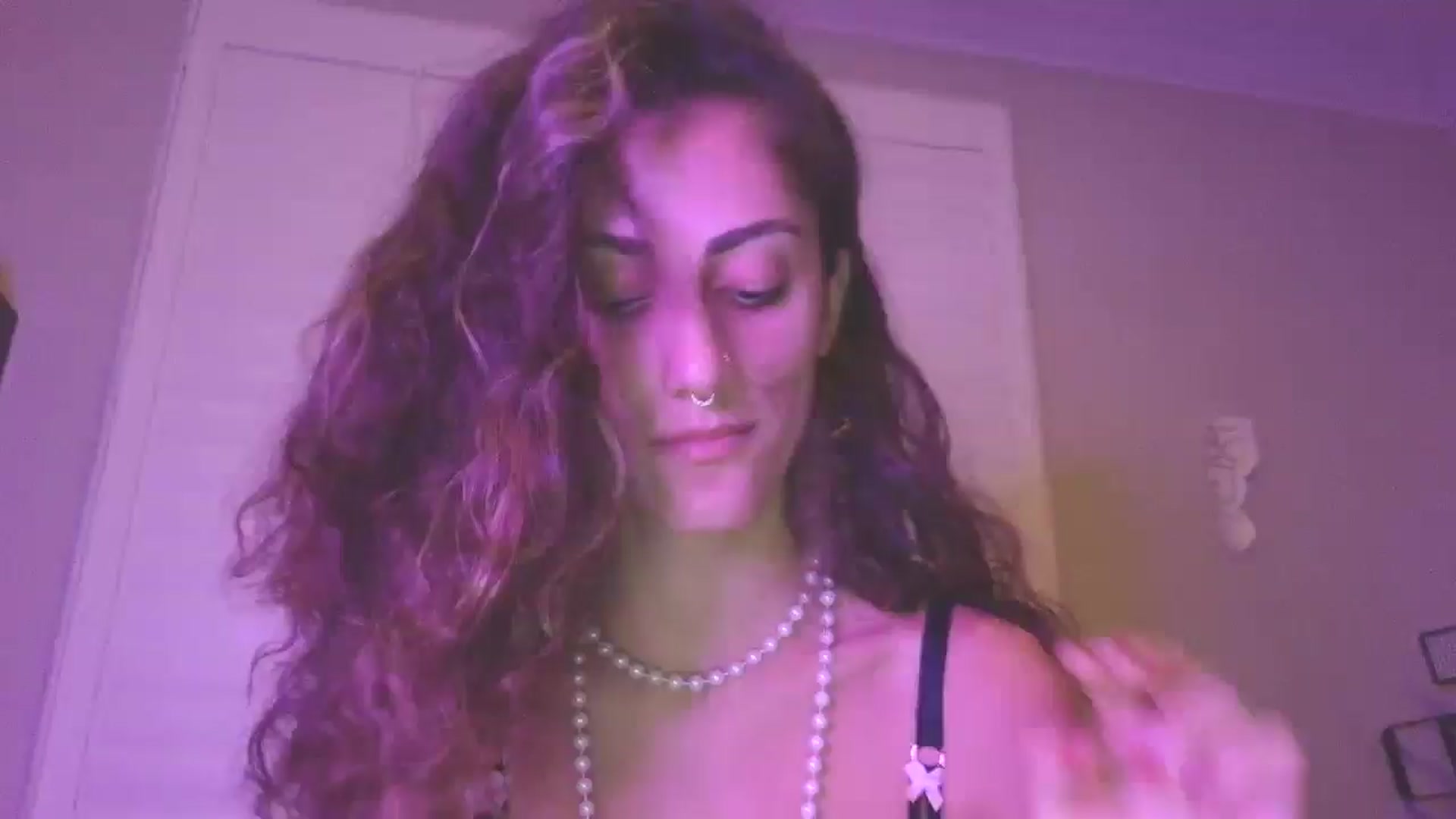 Gallery image thumbnail from Soraya888's myfreecams stream on, 11/04/2025, 08:03 image 18 of 20