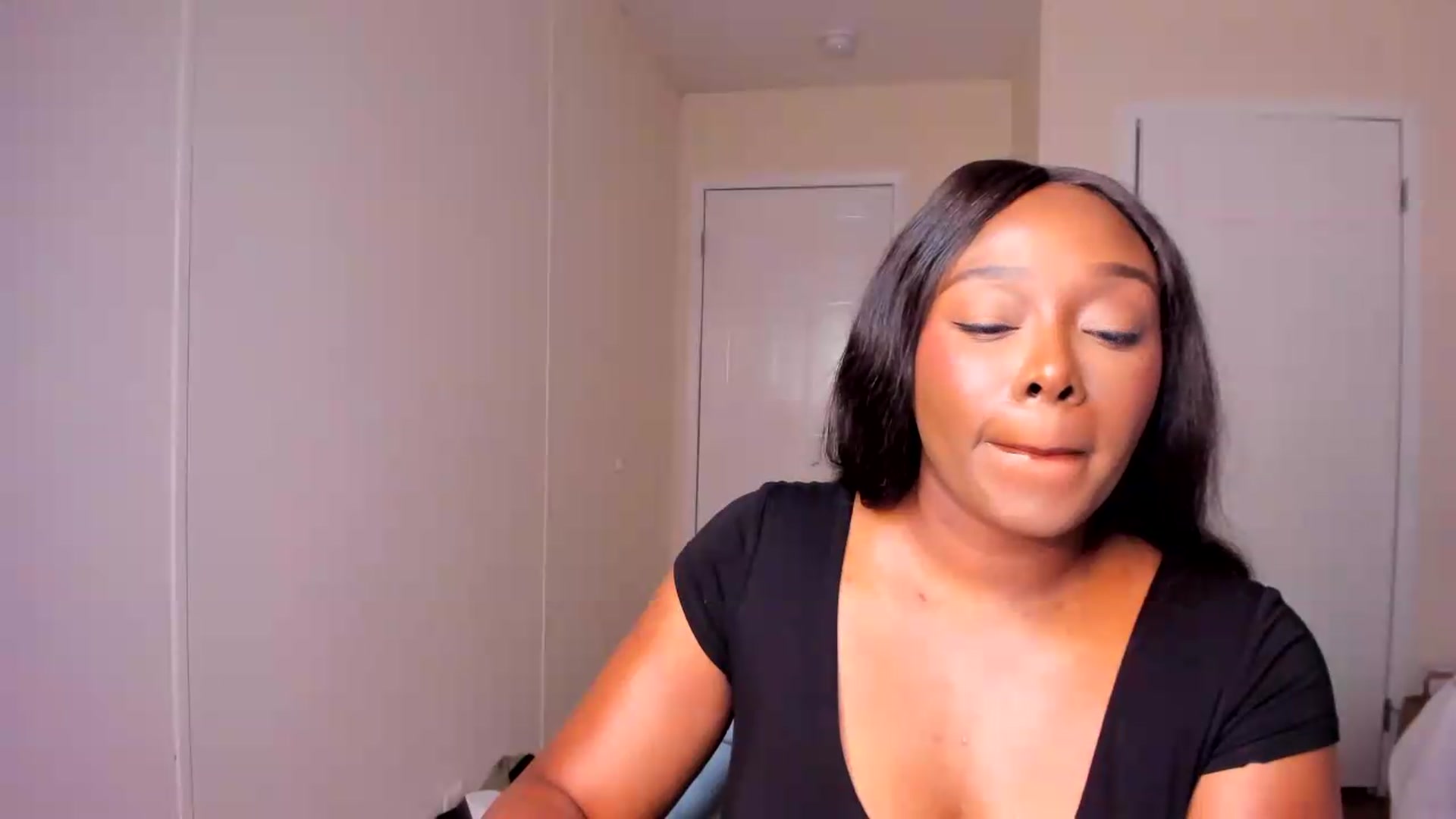 Gallery image thumbnail from Soraya__'s myfreecams stream on, 08/14/2026, 19:15 image 9 of 20