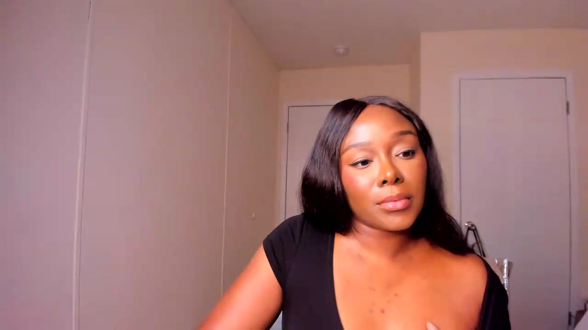 Gallery image thumbnail from Soraya__'s myfreecams stream on, 08/14/2026, 21:30 image 18 of 20