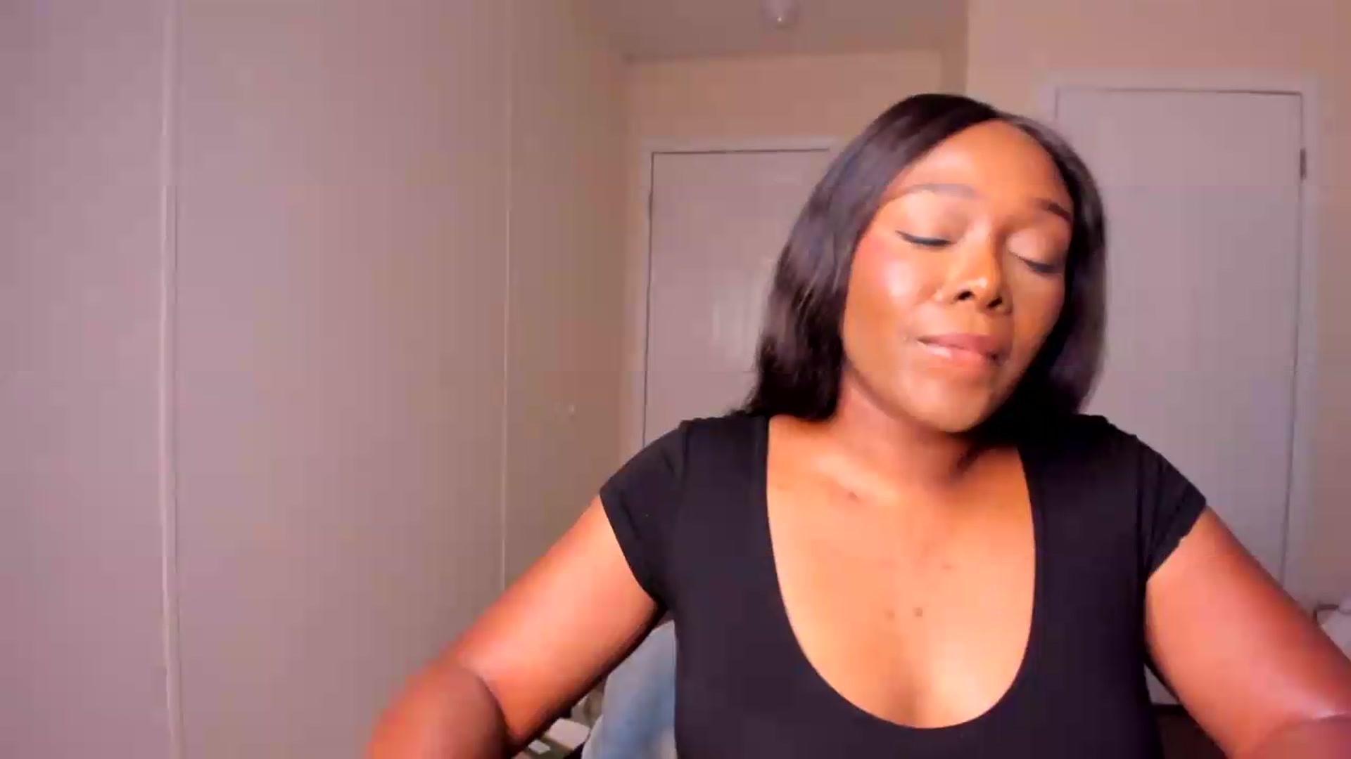 Gallery image thumbnail from Soraya__'s myfreecams stream on, 08/14/2026, 21:30 image 16 of 20