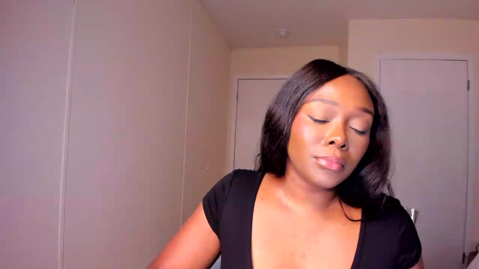 Gallery image thumbnail from Soraya__'s myfreecams stream on, 08/14/2026, 21:30 image 11 of 20