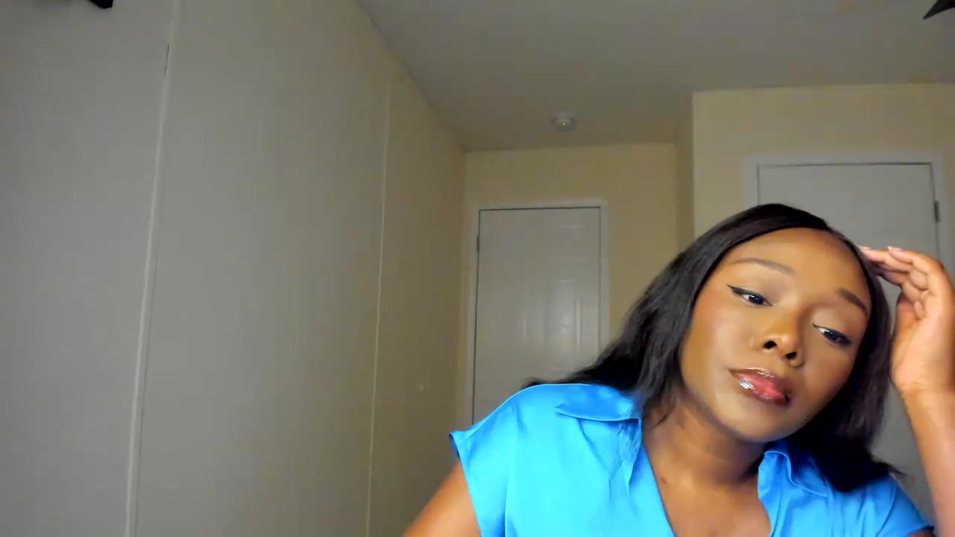 Gallery image thumbnail from Soraya__'s myfreecams stream on, 08/17/2026, 17:49 image 6 of 20