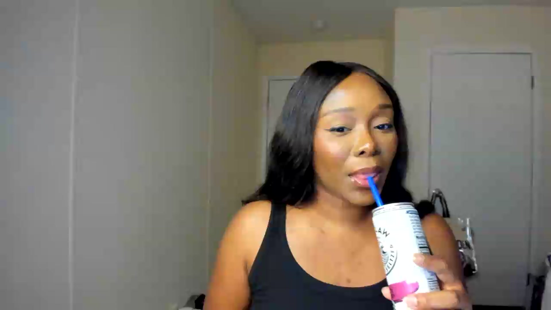 Gallery image thumbnail from Soraya__'s myfreecams stream on, 08/17/2026, 21:18 image 7 of 20