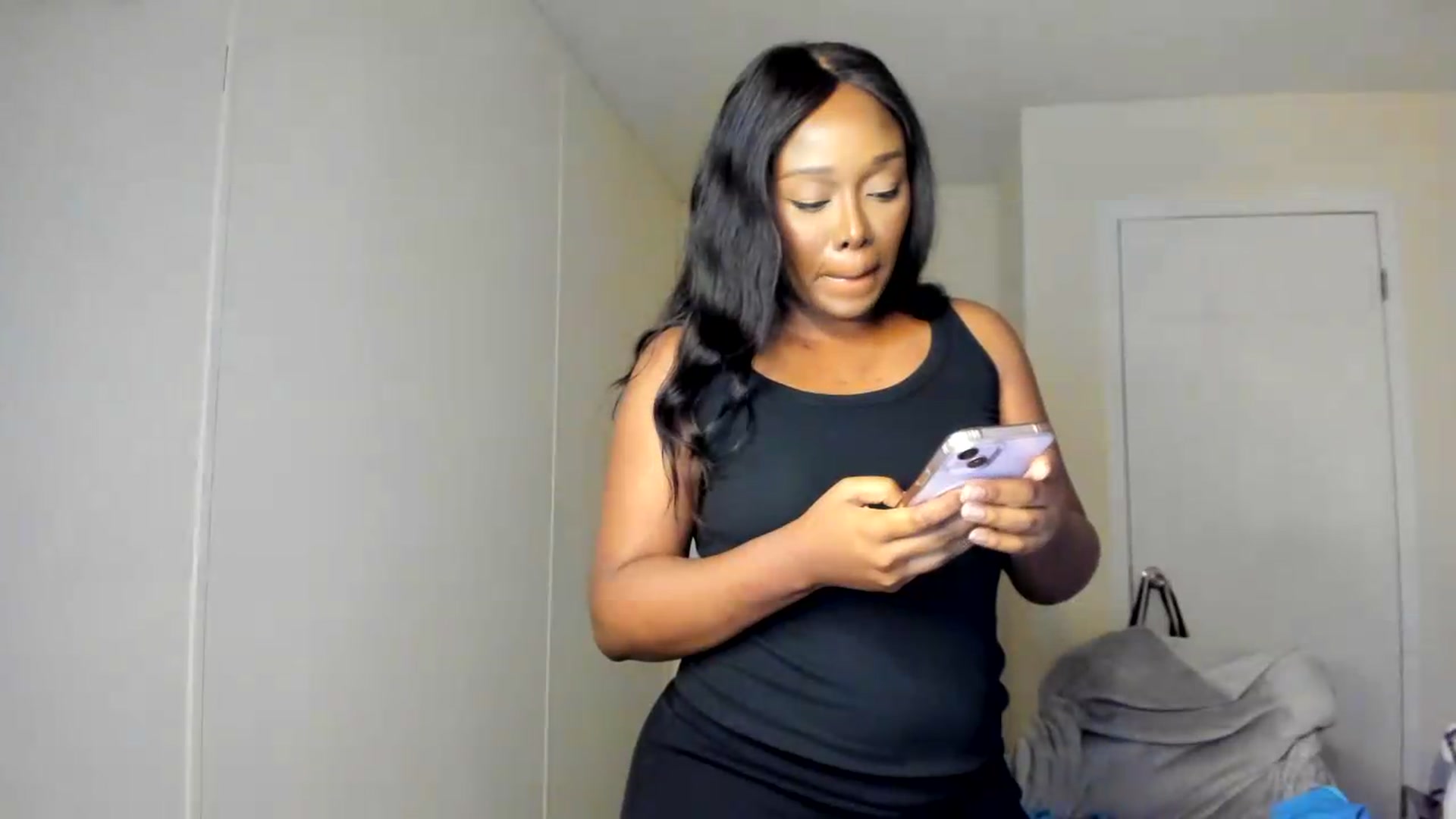 Gallery image thumbnail from Soraya__'s myfreecams stream on, 08/17/2026, 21:18 image 16 of 20