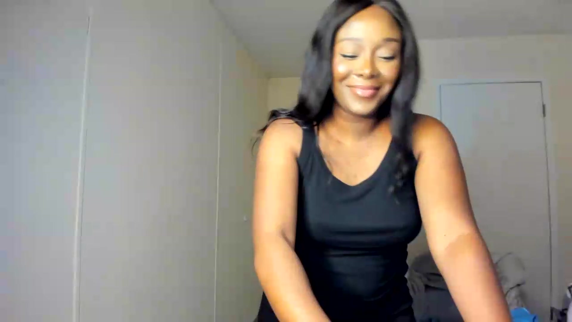 Gallery image thumbnail from Soraya__'s myfreecams stream on, 08/17/2026, 21:18 image 17 of 20